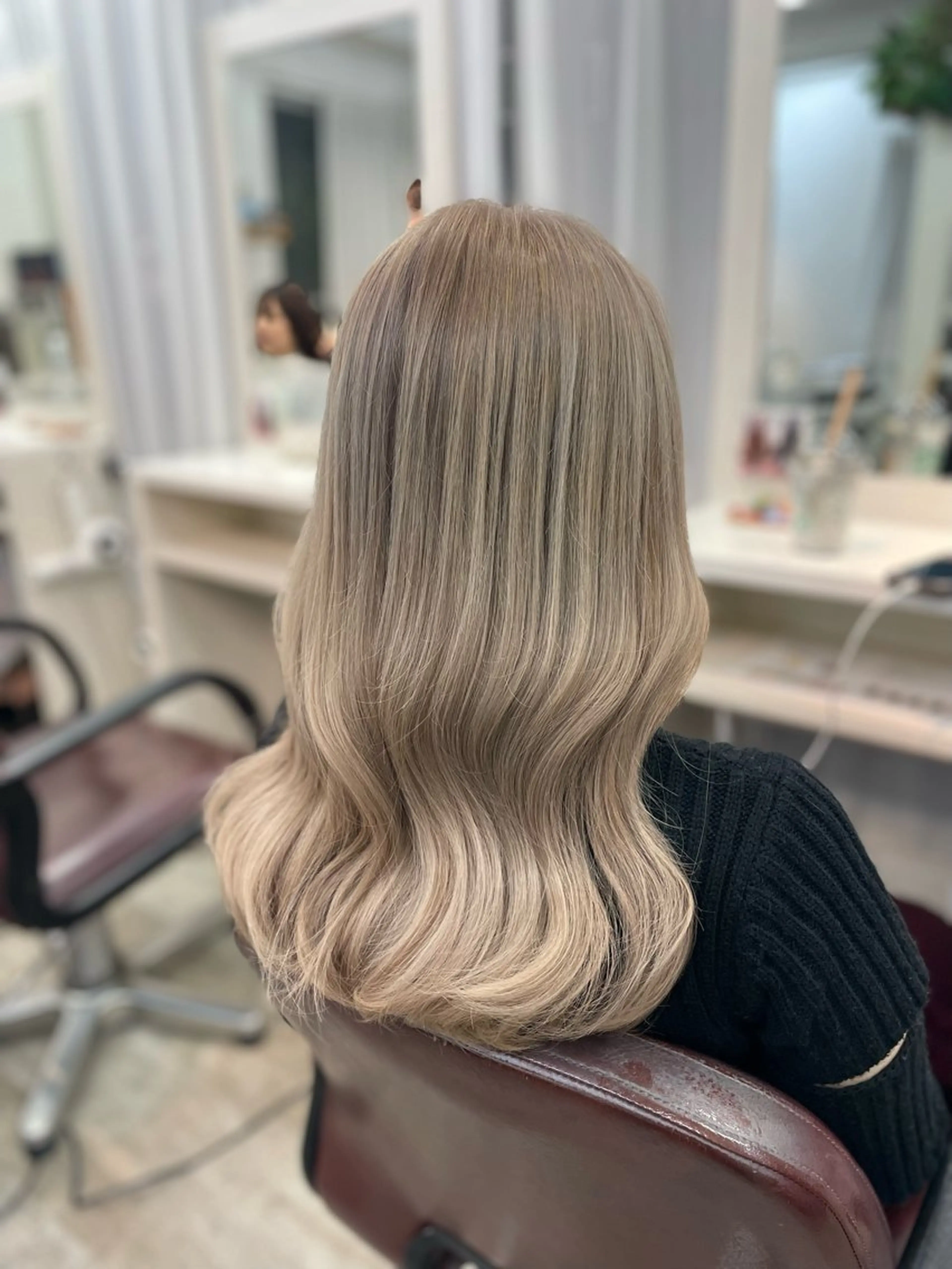 セミロング カラー ヘアカラー ヘアセット 韓国ヘア🤍髪質改善 🇰🇷AKANEのヘアスタイル