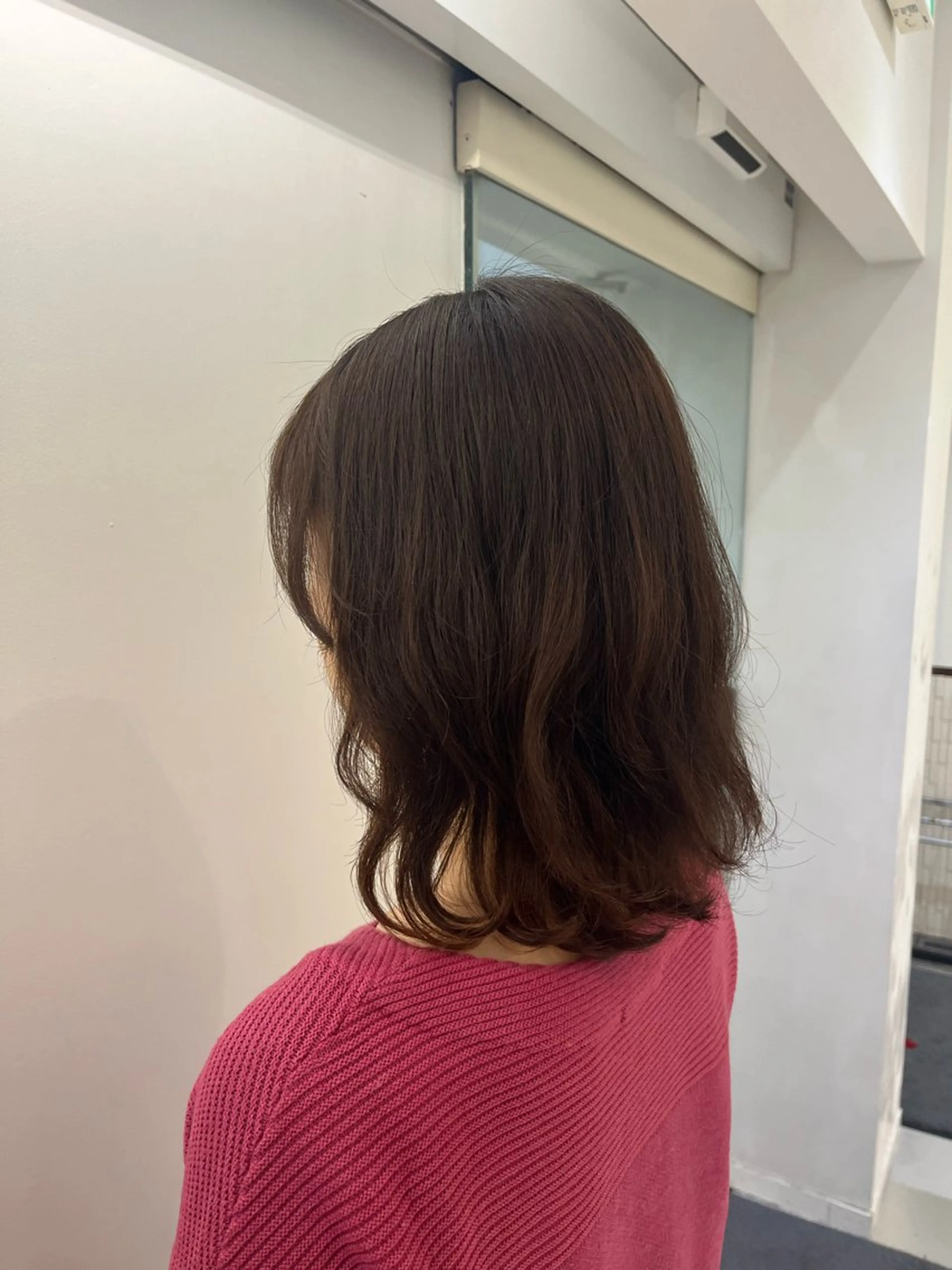 ミディアム パーマ カット パーマ トリートメント コテ巻き風パーマ 藤澤　知彌のヘアスタイル