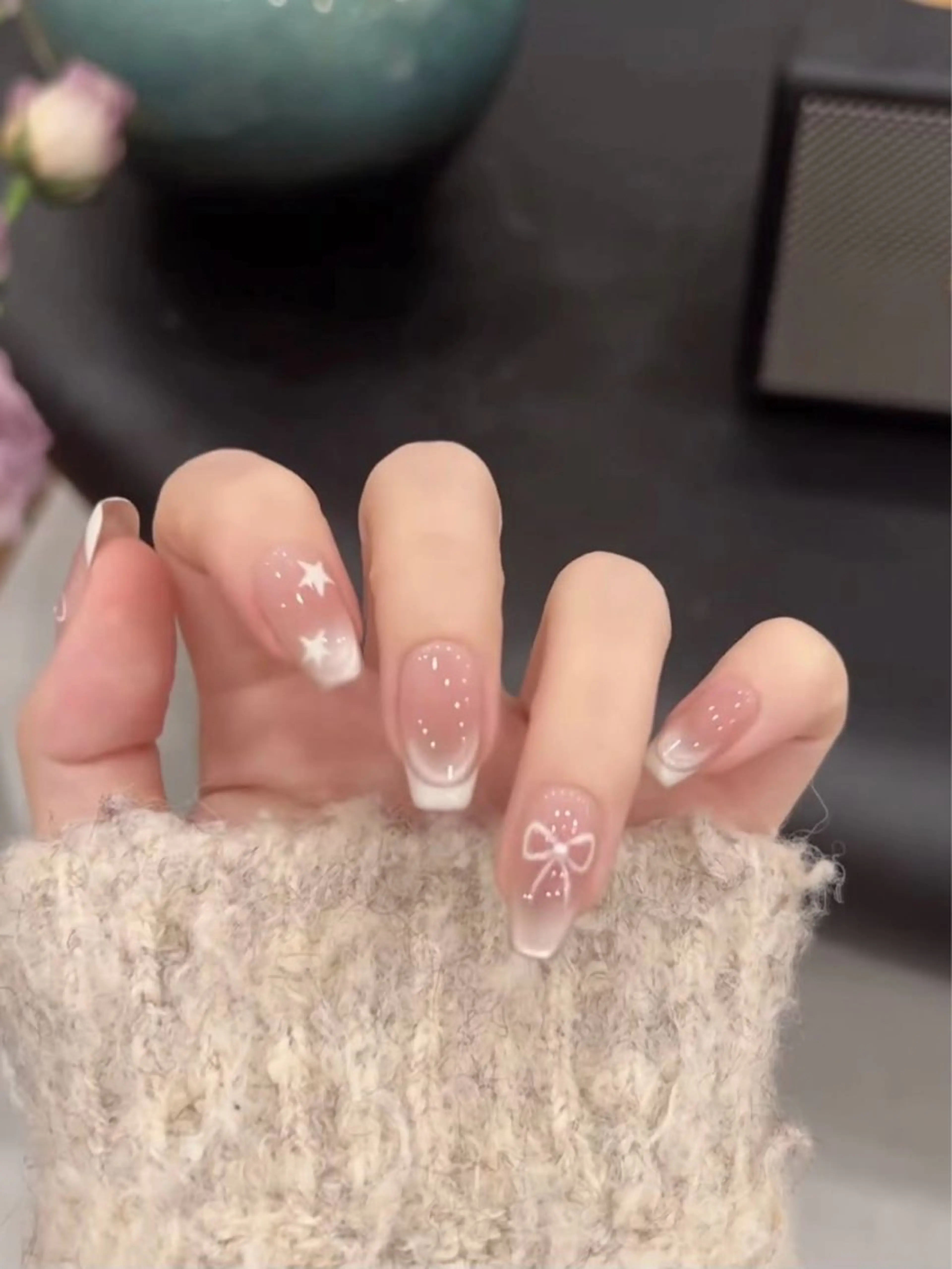 カラー グラデーションカラー ピンクカラー ハンドネイル AIN Nailのネイルデザイン