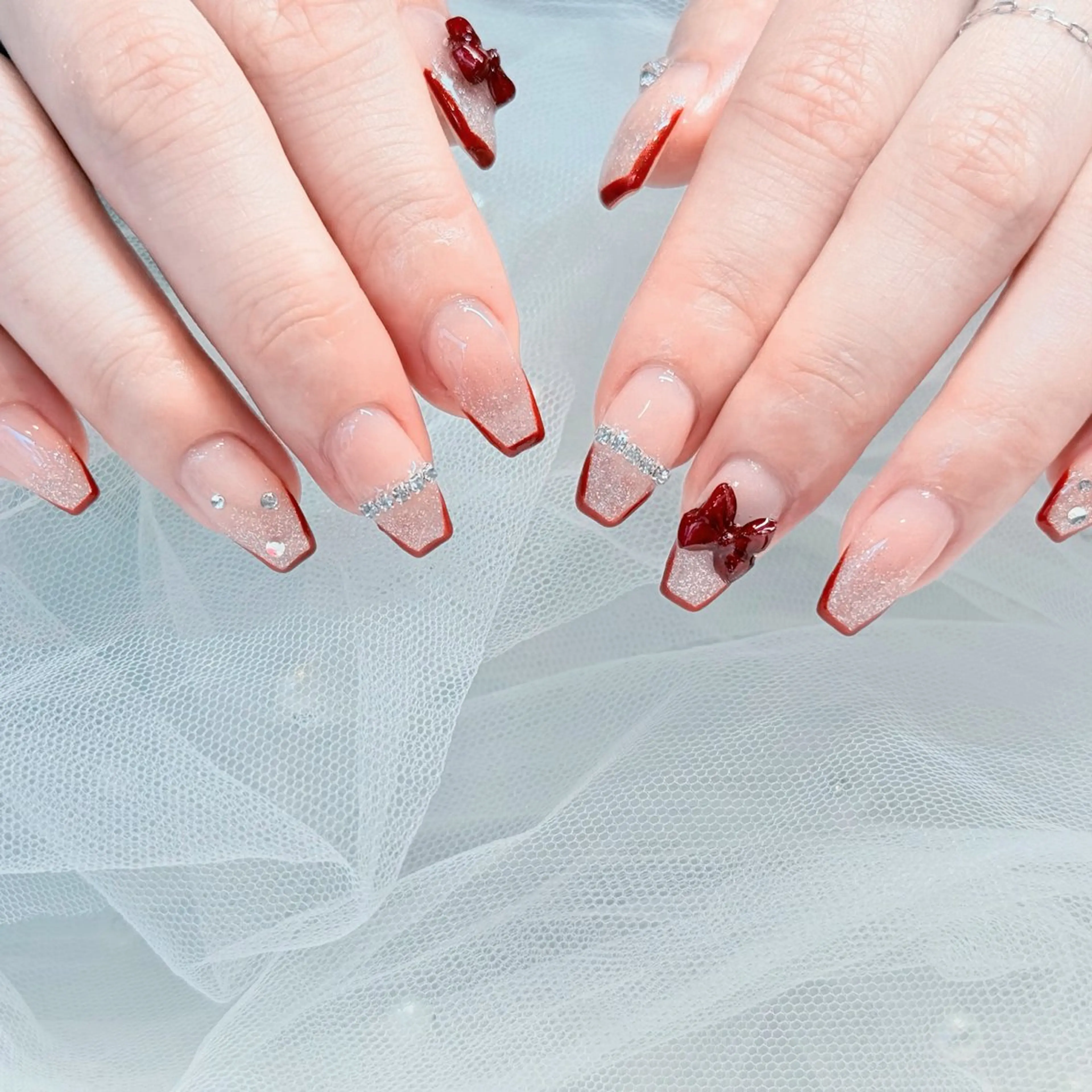 ネイル ボルドー フレンチネイル リボン ワンホンネイル ハンドネイル Karen 新宿のネイルデザイン