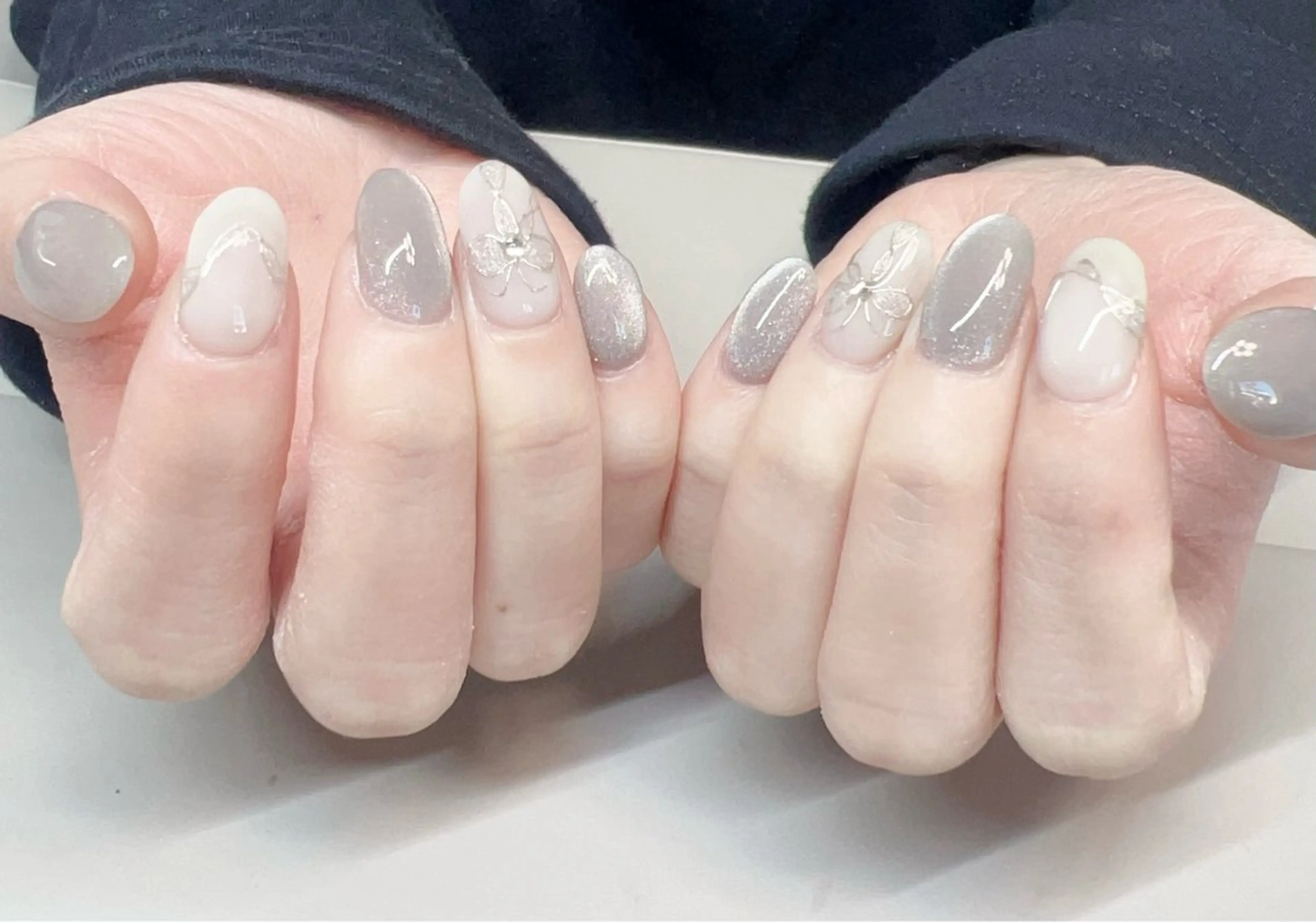 ネイル オーロラネイル フラッシュネイル フレンチネイル ガラスフレンチ グラデーション ハンドネイル Rika Nail ellaのネイルデザイン