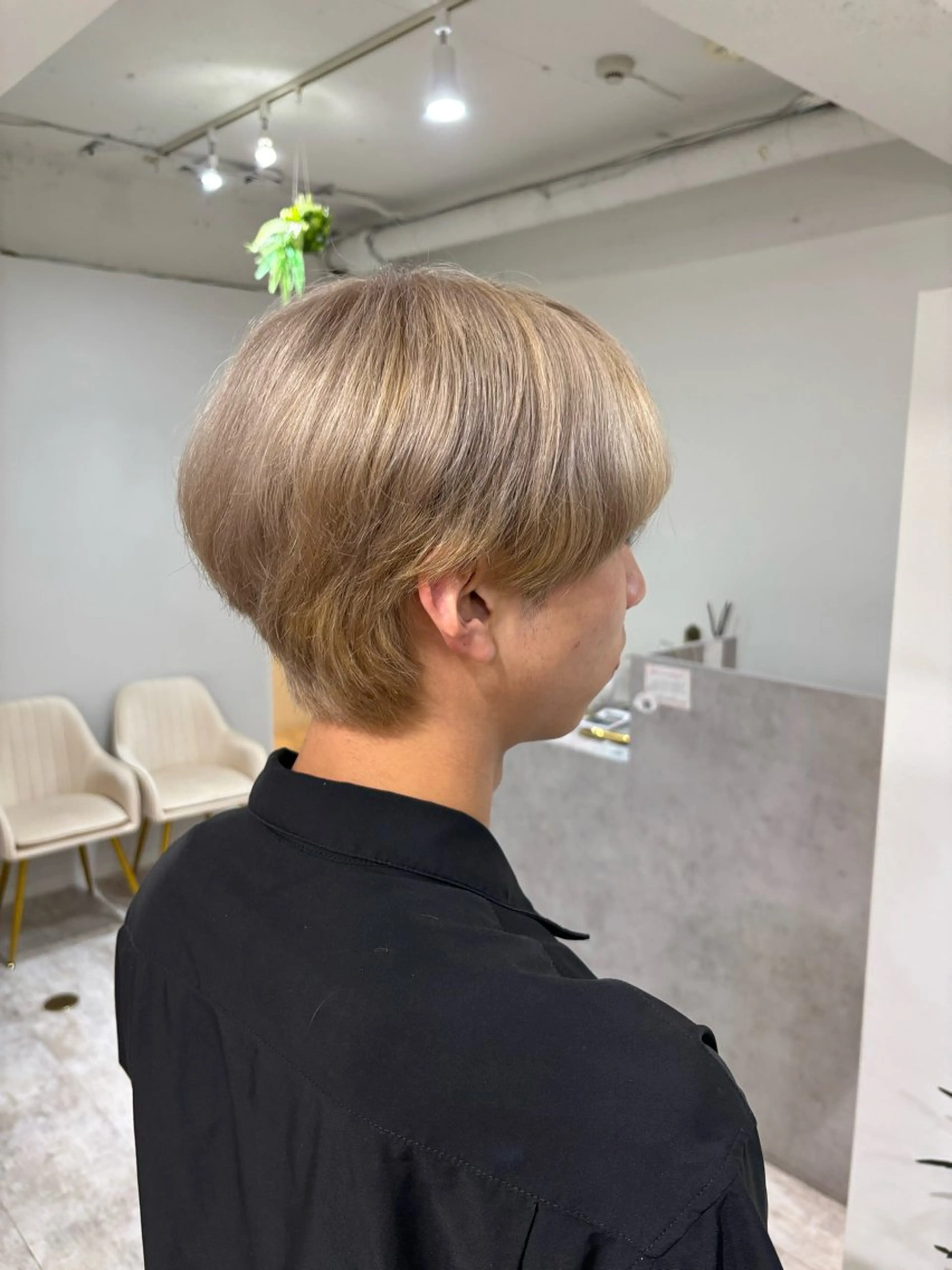 カラー メンズ ベージュカラー ミルクティーベージュ ヘアカラー piLLon mayuのヘアスタイル