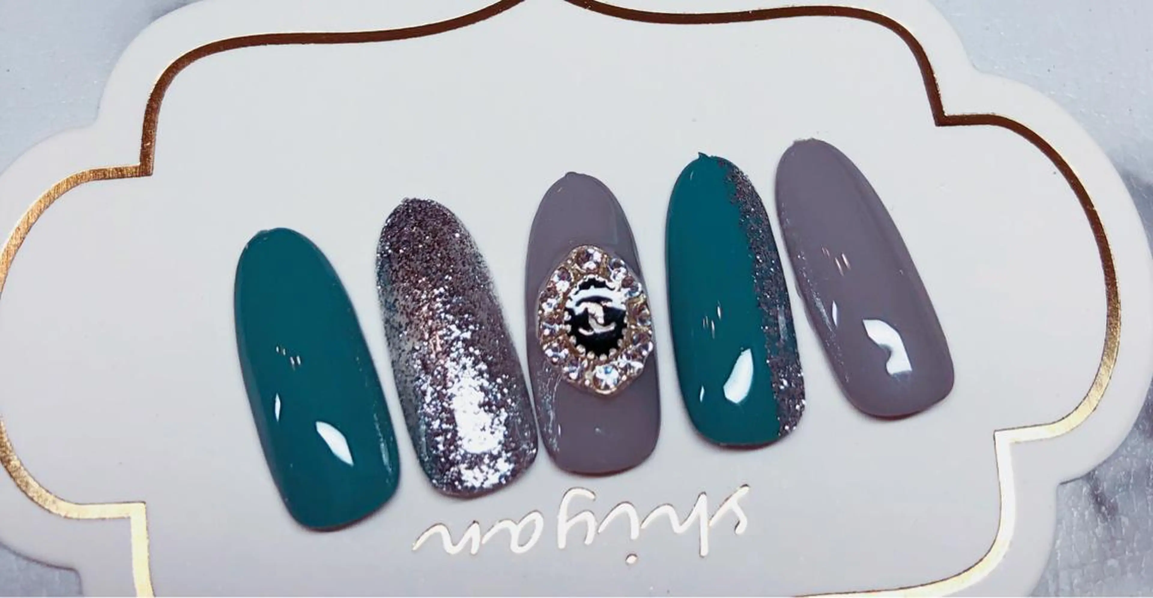 ネイル ハンドネイル マジック ミラーのネイルデザイン