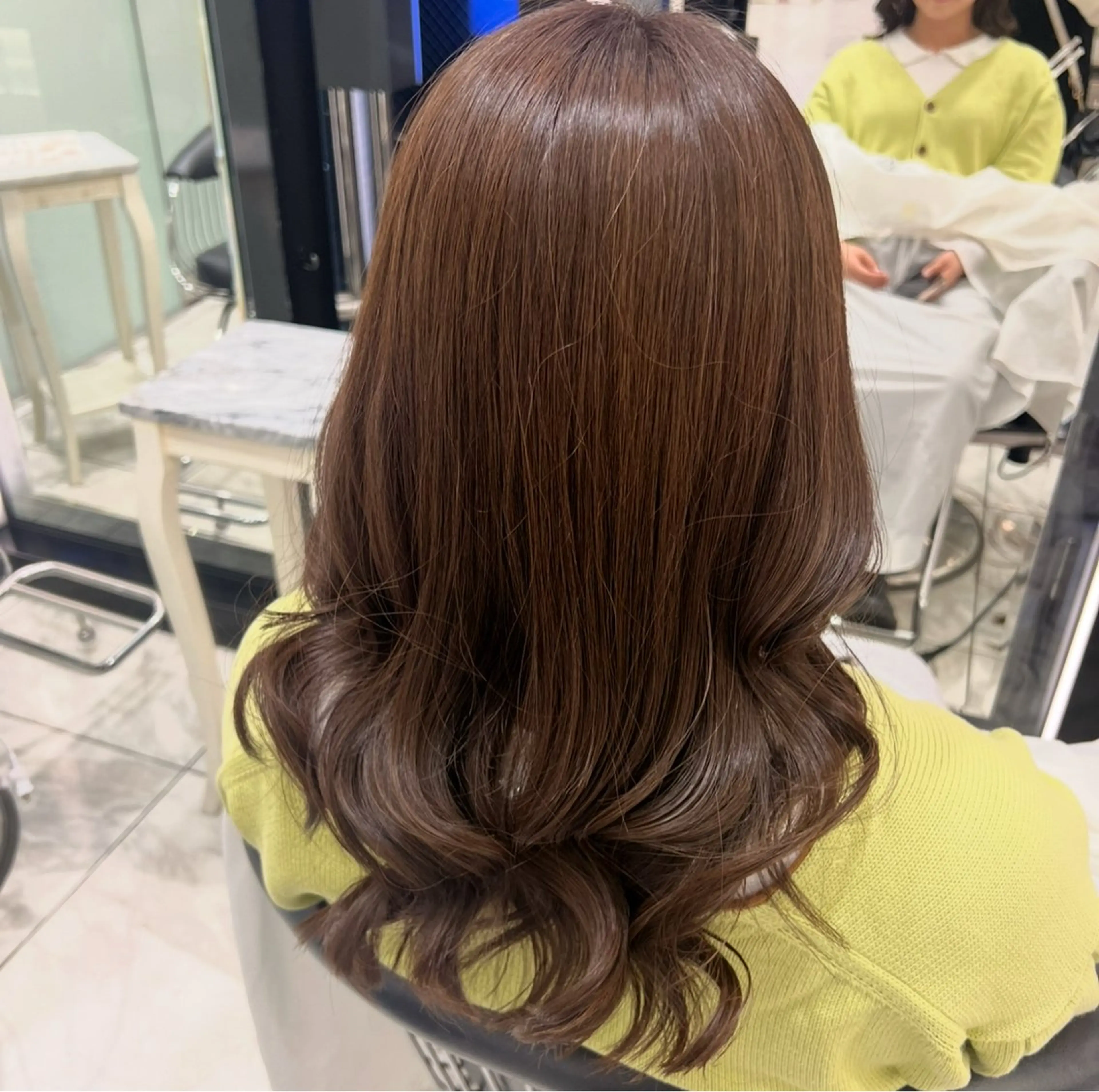 セミロング パーマ カット パーマ トリートメント コテ巻きパーマ💙 シノヤユイのヘアスタイル