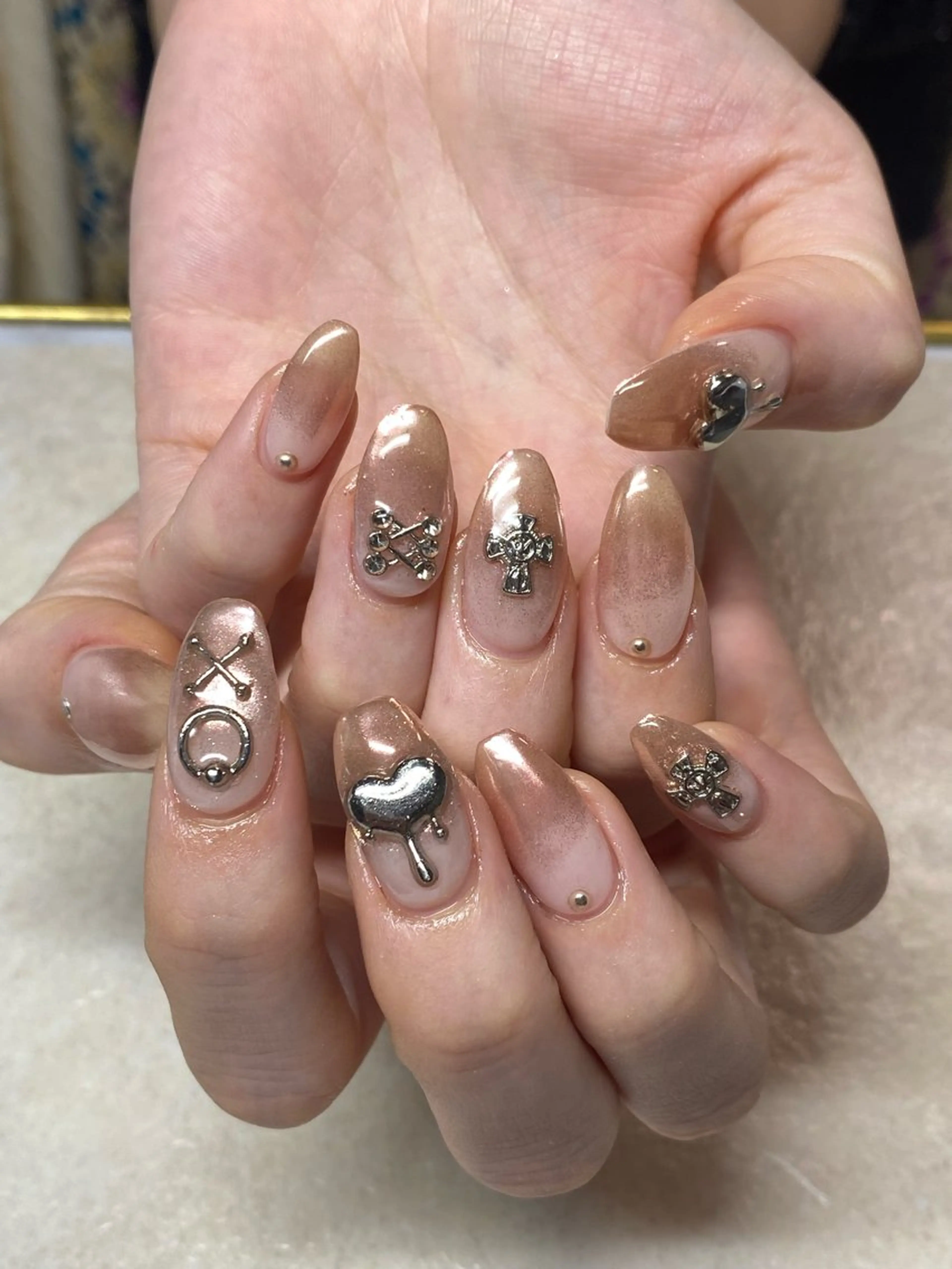 ネイル ジェルネイル グラデーション ハート 韓国ネイル ミラーネイル ハンドネイル 六本木ネイル阡夜一夜 当日&持ち込み歓迎のネイルデザイン