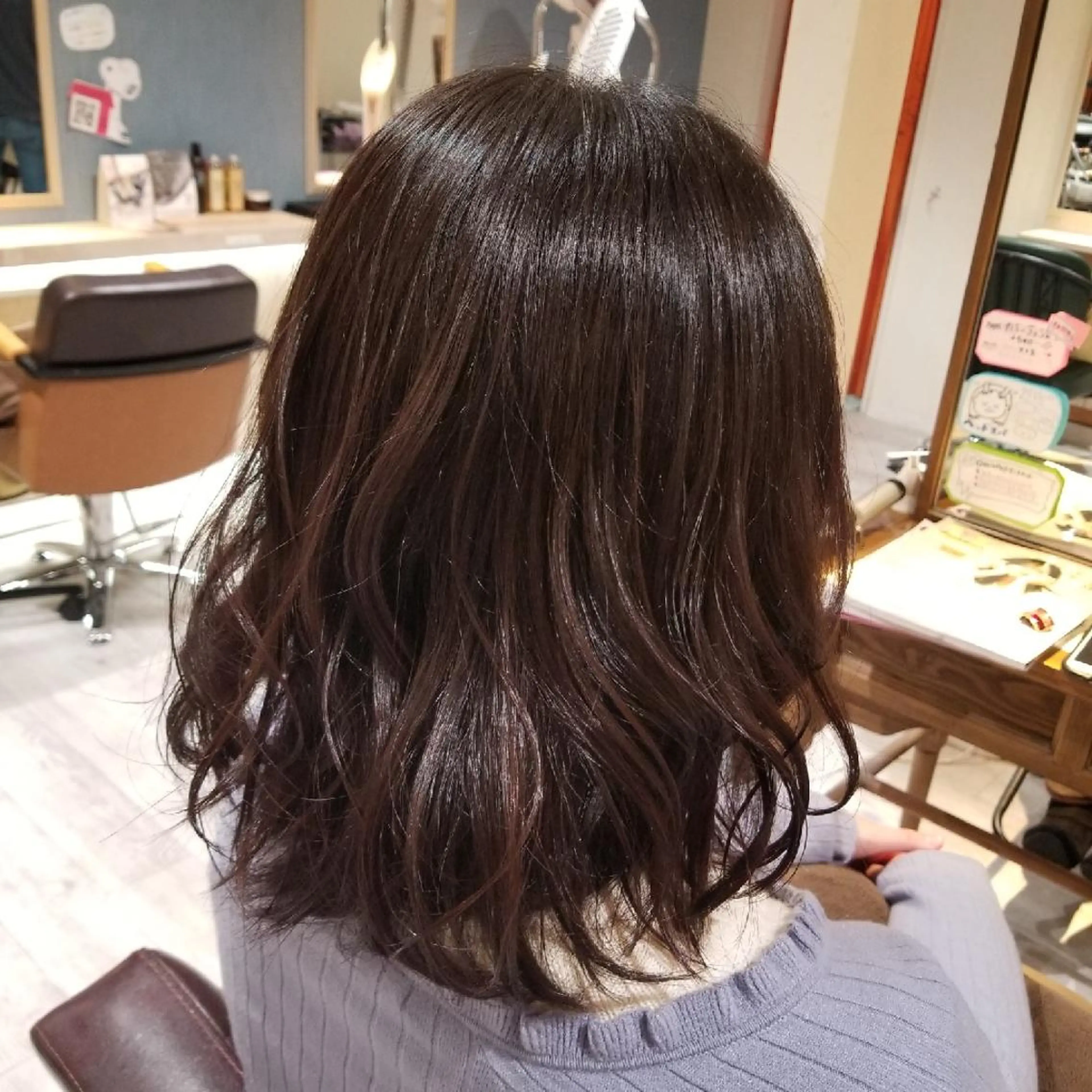 ミディアム カット SAKURA (サクラ)のヘアスタイル
