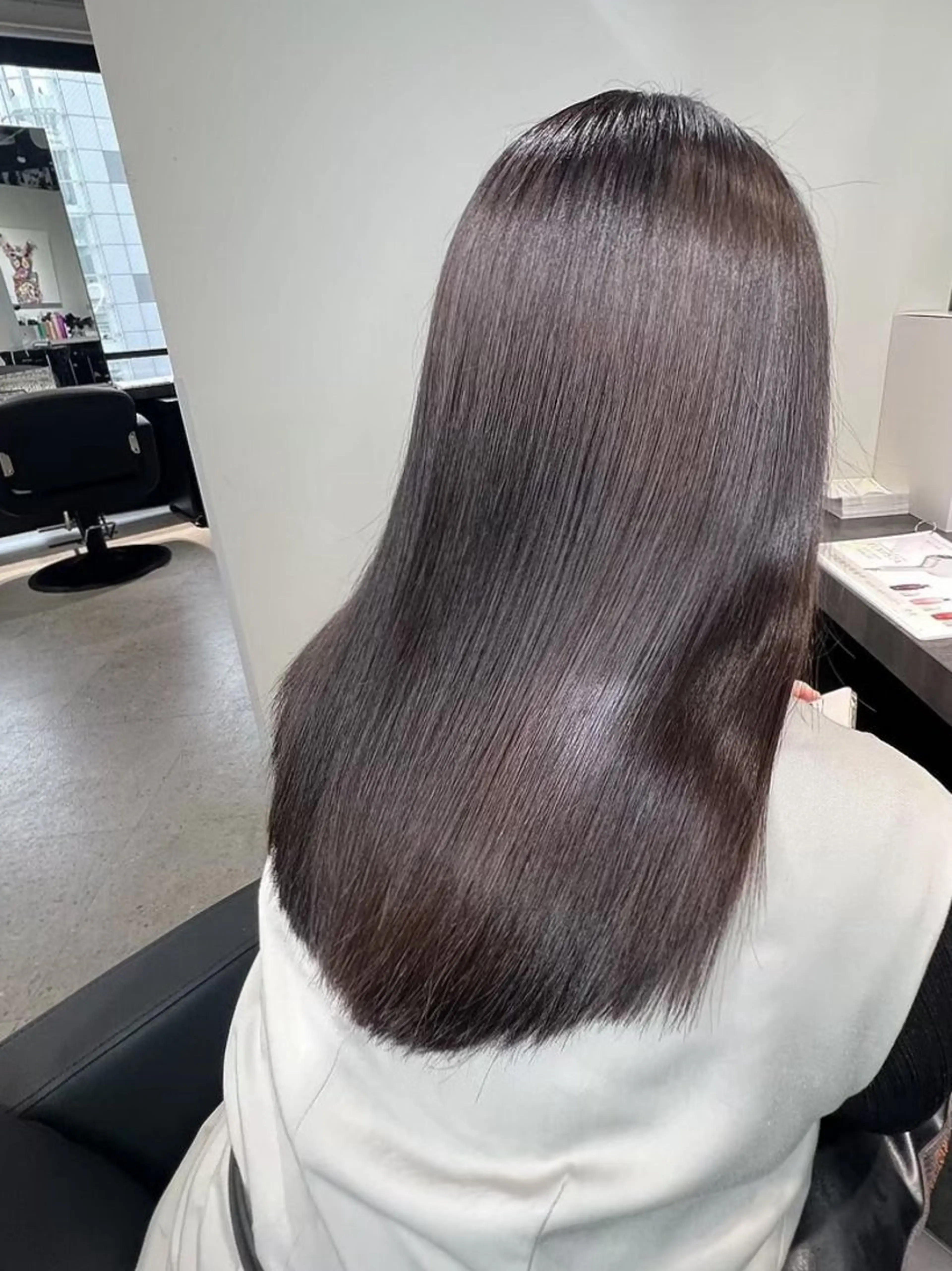 セミロング カラー 江坂 misaki のヘアスタイル