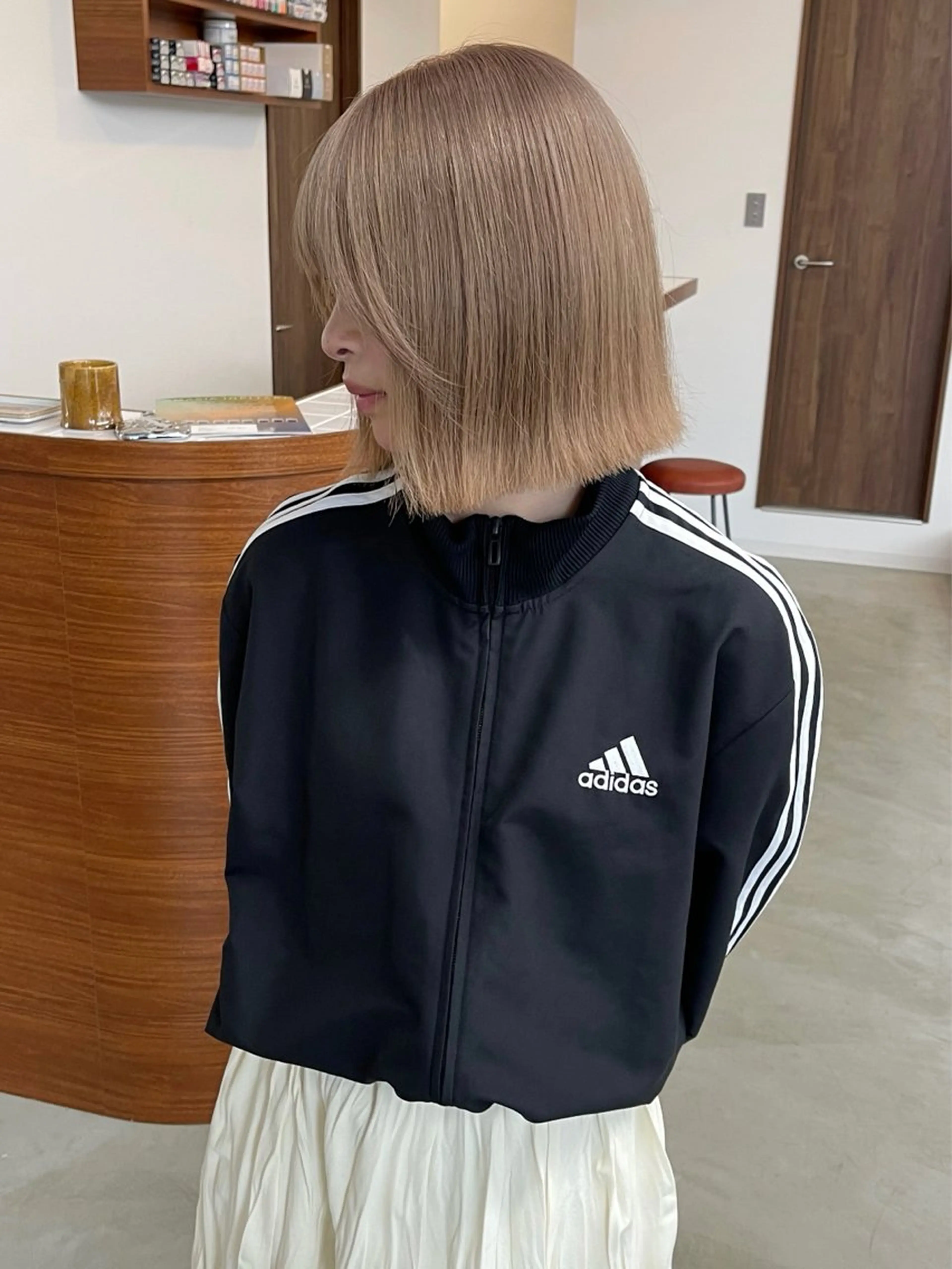 ミディアム カラー ブリーチ カット ヘアカラー LIV umeda所属・キダアヤカ/ 梅田/ベージュカラーのヘアスタイル