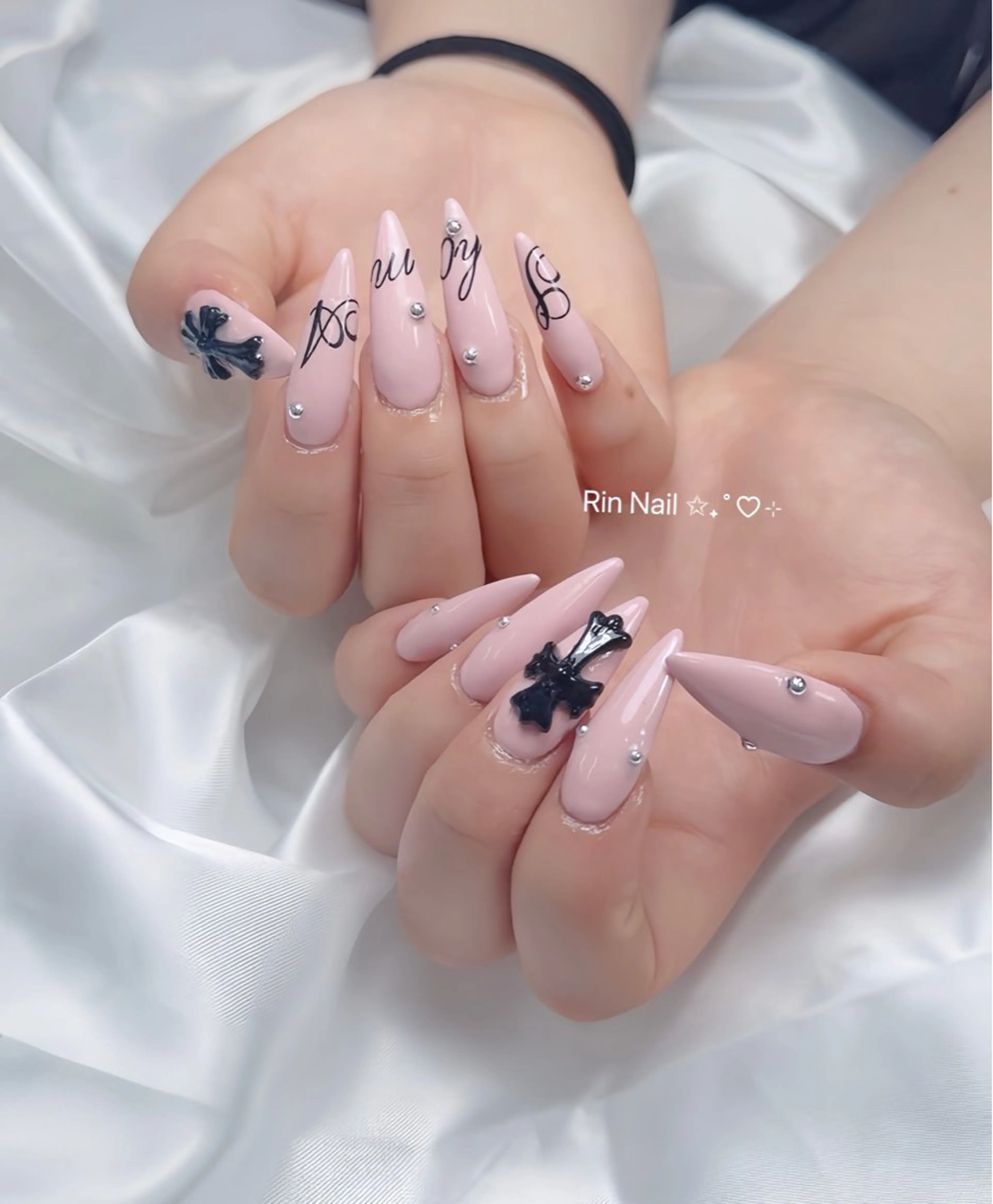ネイル アートネイル チークネイル ジェルネイル ロングネイル マグネットネイル ハンドネイル Rin Nail 新大久保店のネイルデザイン