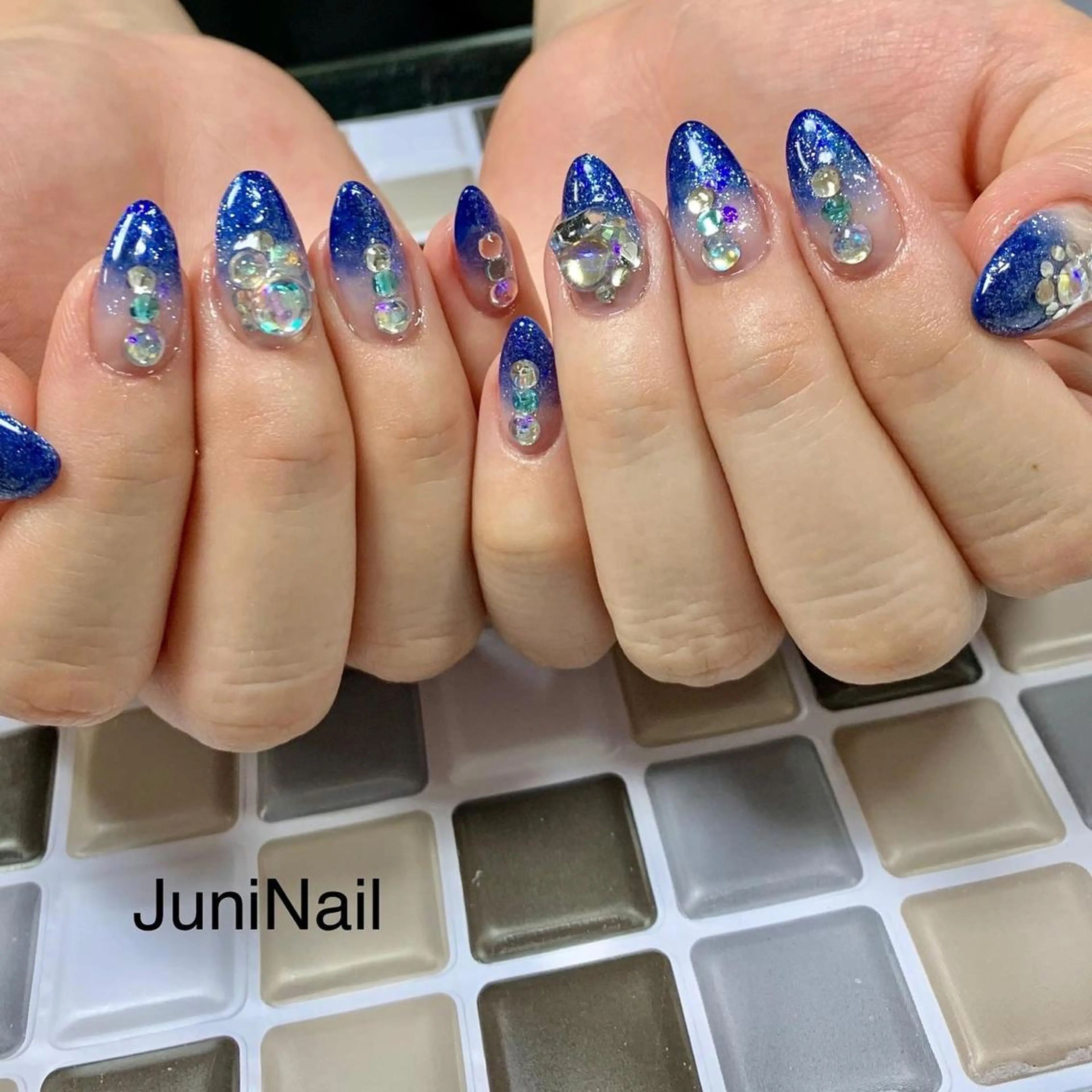 ネイル オーロラネイル クリアネイル 成人式 フラッシュネイル フレンチネイル ハンドネイル JuniNail 주니네일🇰🇷suのネイルデザイン
