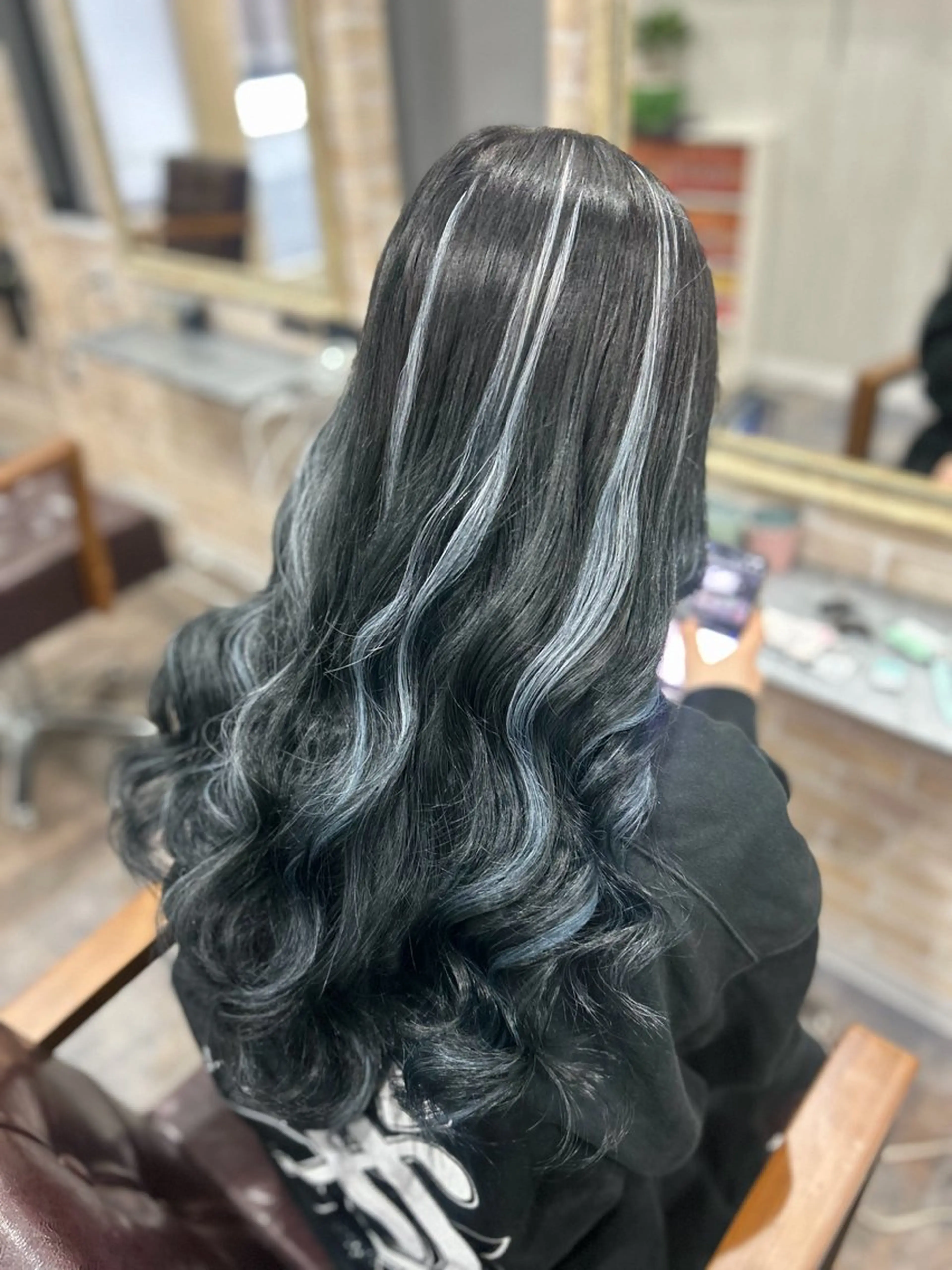ロング カラー エクステ 成安 雪菜のヘアスタイル