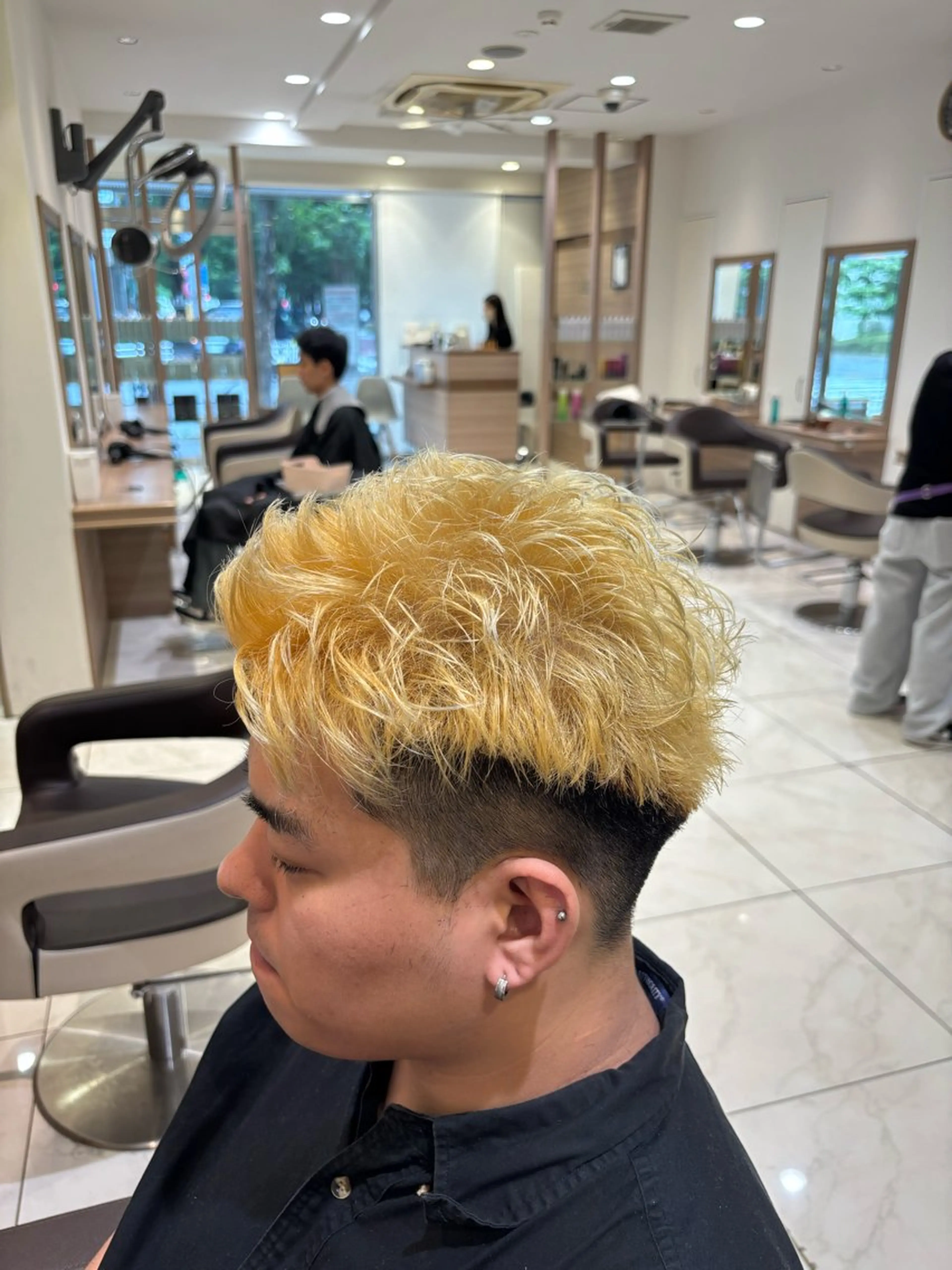 カラー メンズ メンズブリーチ スパイキーショート ブリーチ 抜きっぱなしブロンド レイヤー/パーマ/ 山本 侑平のヘアスタイル