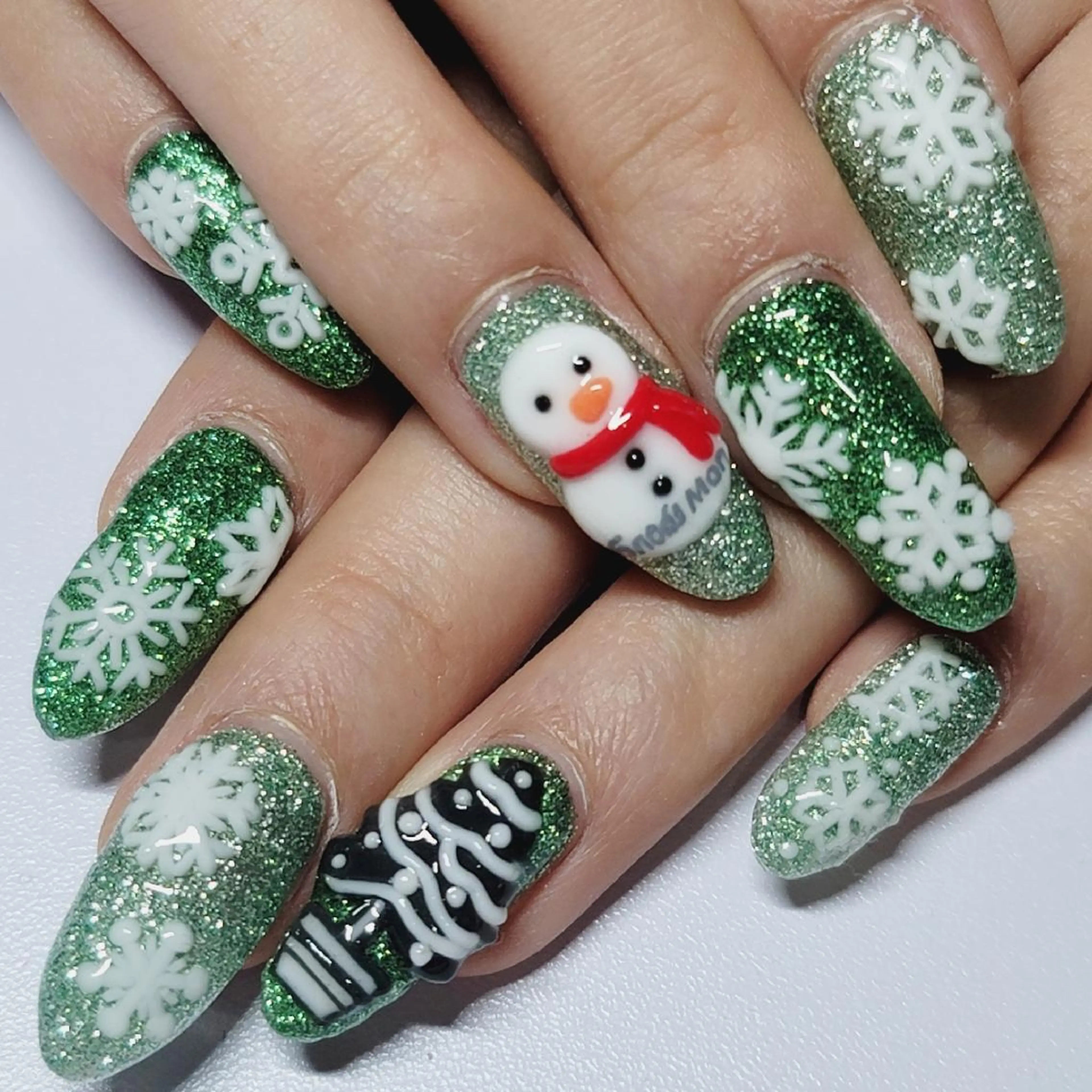 ネイル アートネイル グリーン ラメ(グリッター) 冬ネイル クリスマス ハンドネイル よしだ ひろきのネイルデザイン