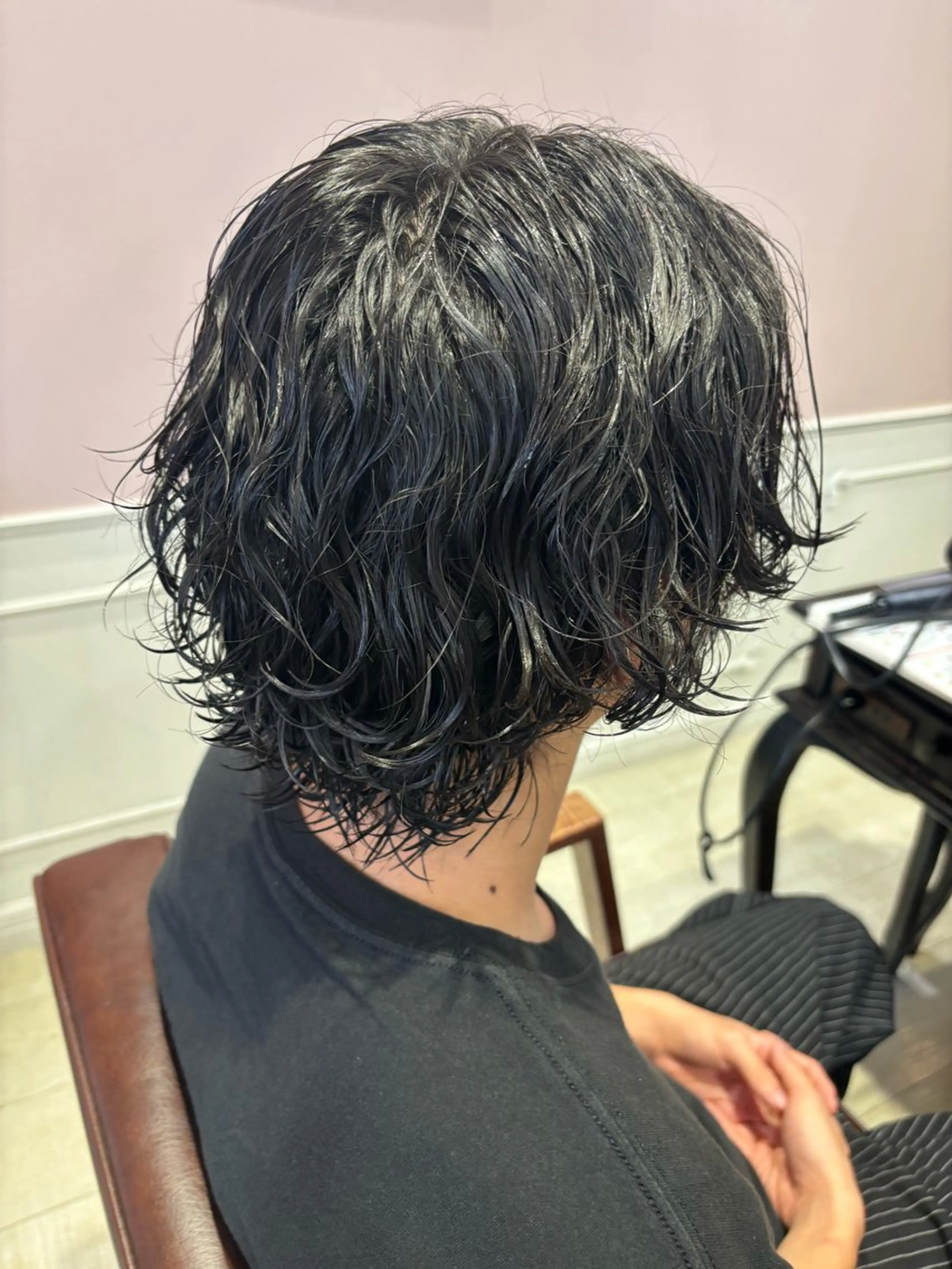 パーマ ツヤ感カラーレイヤー カット川野莉空のヘアスタイル