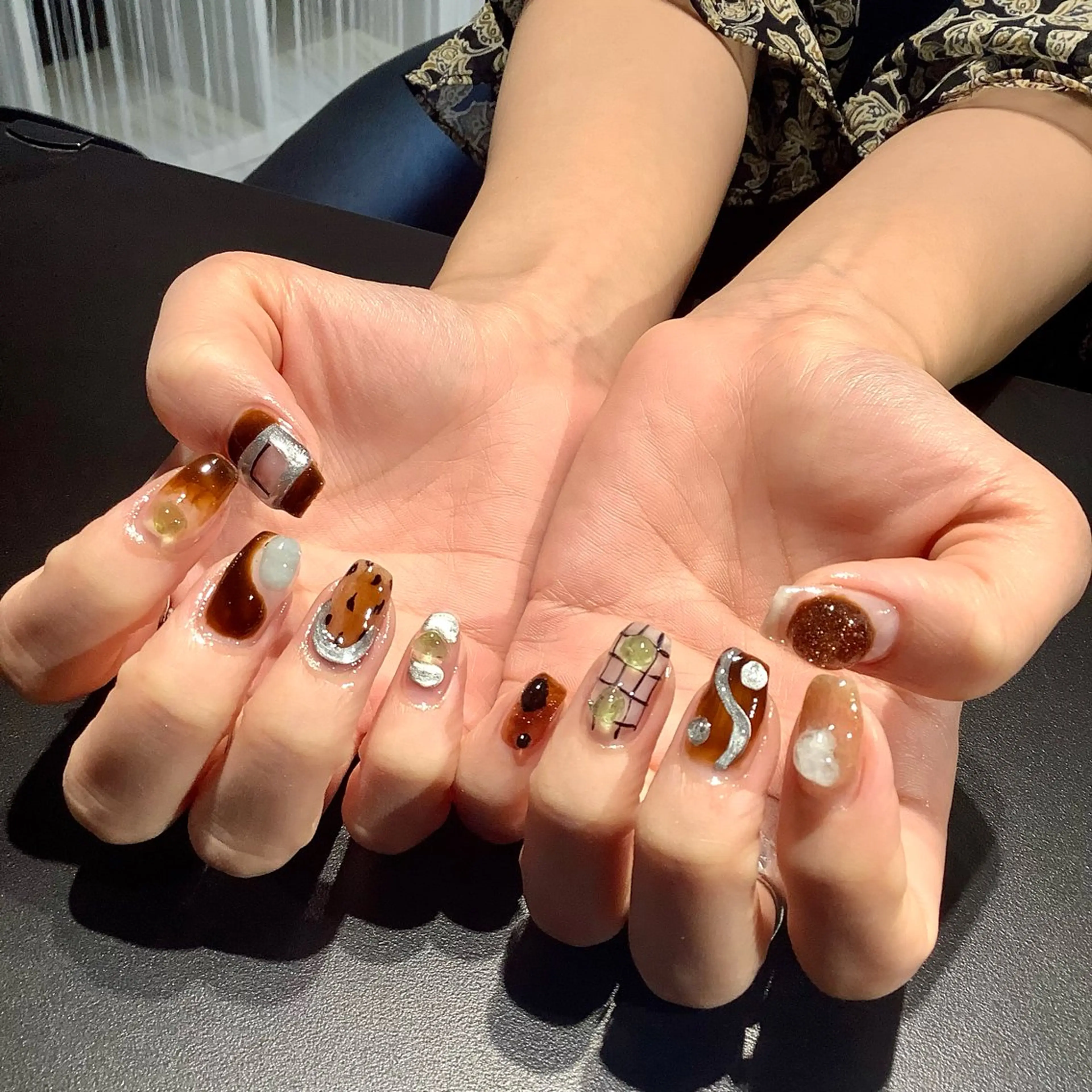 ネイル ハンドネイル ハンドケア 個性派ネイルサロン 💅🏼ターコイズのネイルデザイン