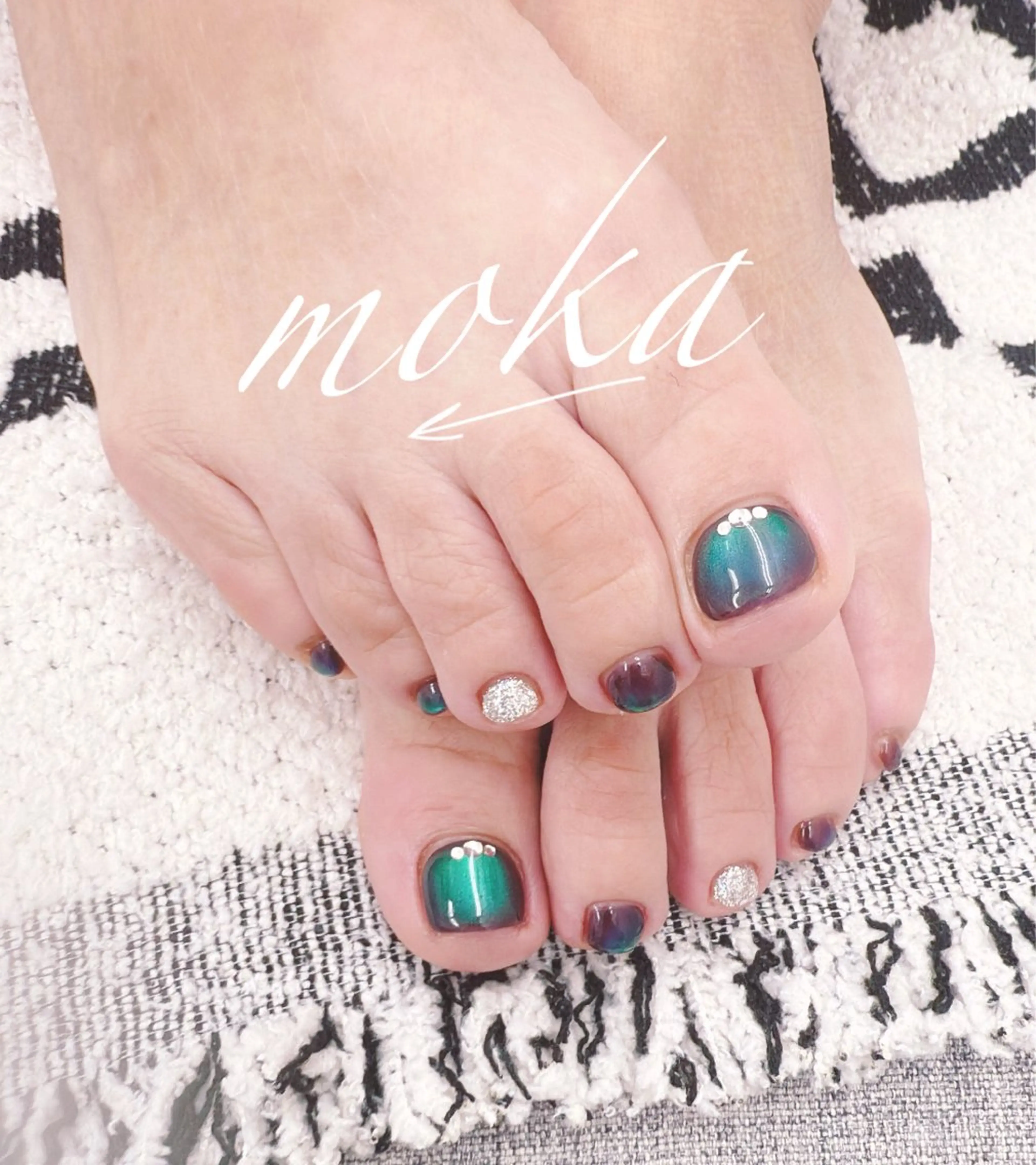 🦶フット🧲マグネット🦶新規様ソフトジェルオフ無料 2色選びスト一ン 6粒まで付け、整爪・ケア込・フットバス付き🛁の写真