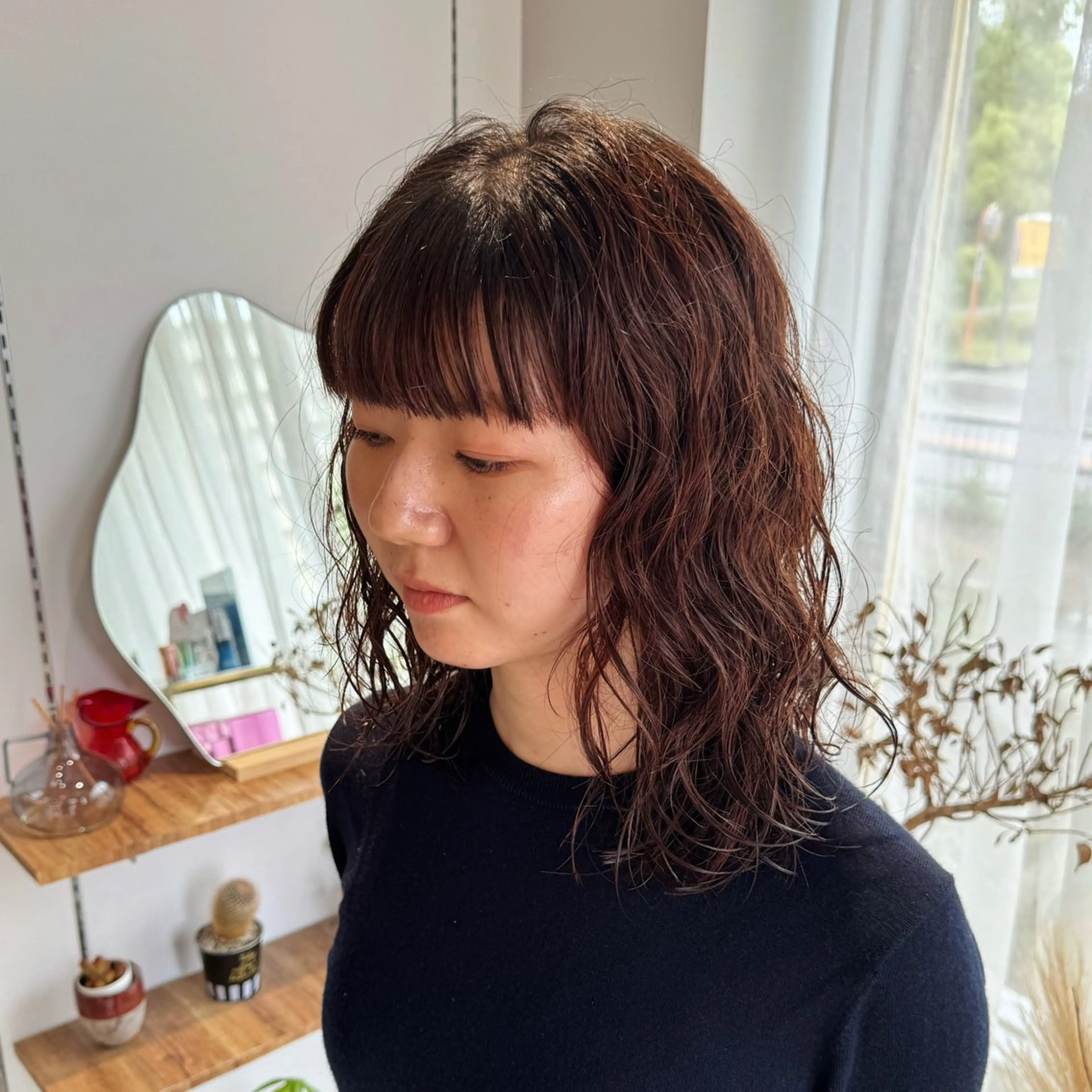 ミディアム パーマ ミディアムパーマ ボブ 顔まわりレイヤー レイヤーカット ウルフカット 岸本 和浩のヘアスタイル