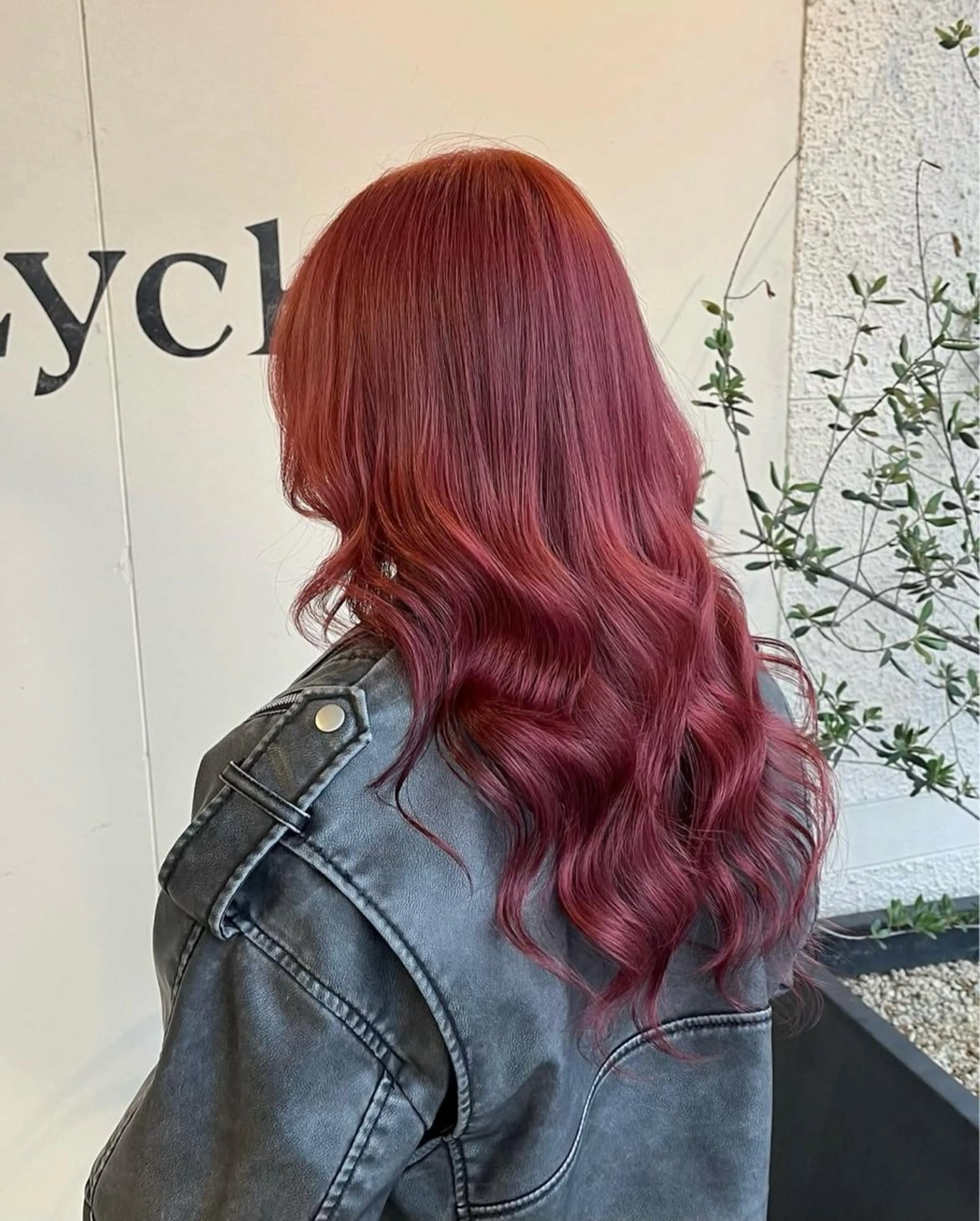 ロング カラー レッドカラー カット ヘアカラー トリートメント 谷口晴美　ピンク / 透明感カラーのヘアスタイル