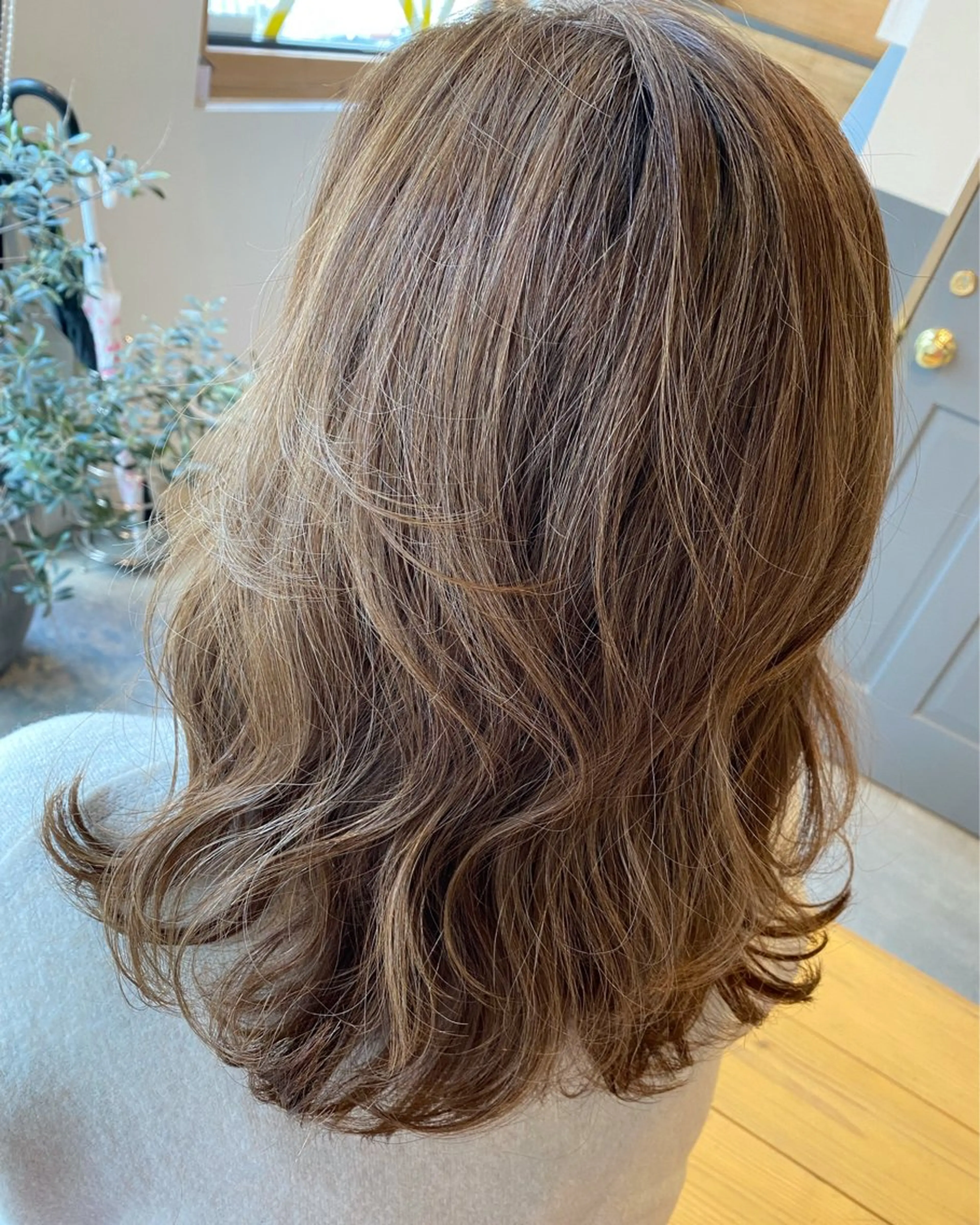 セミロング カラー 🩷🍭中津・梅田 エリア🍬💜のヘアスタイル