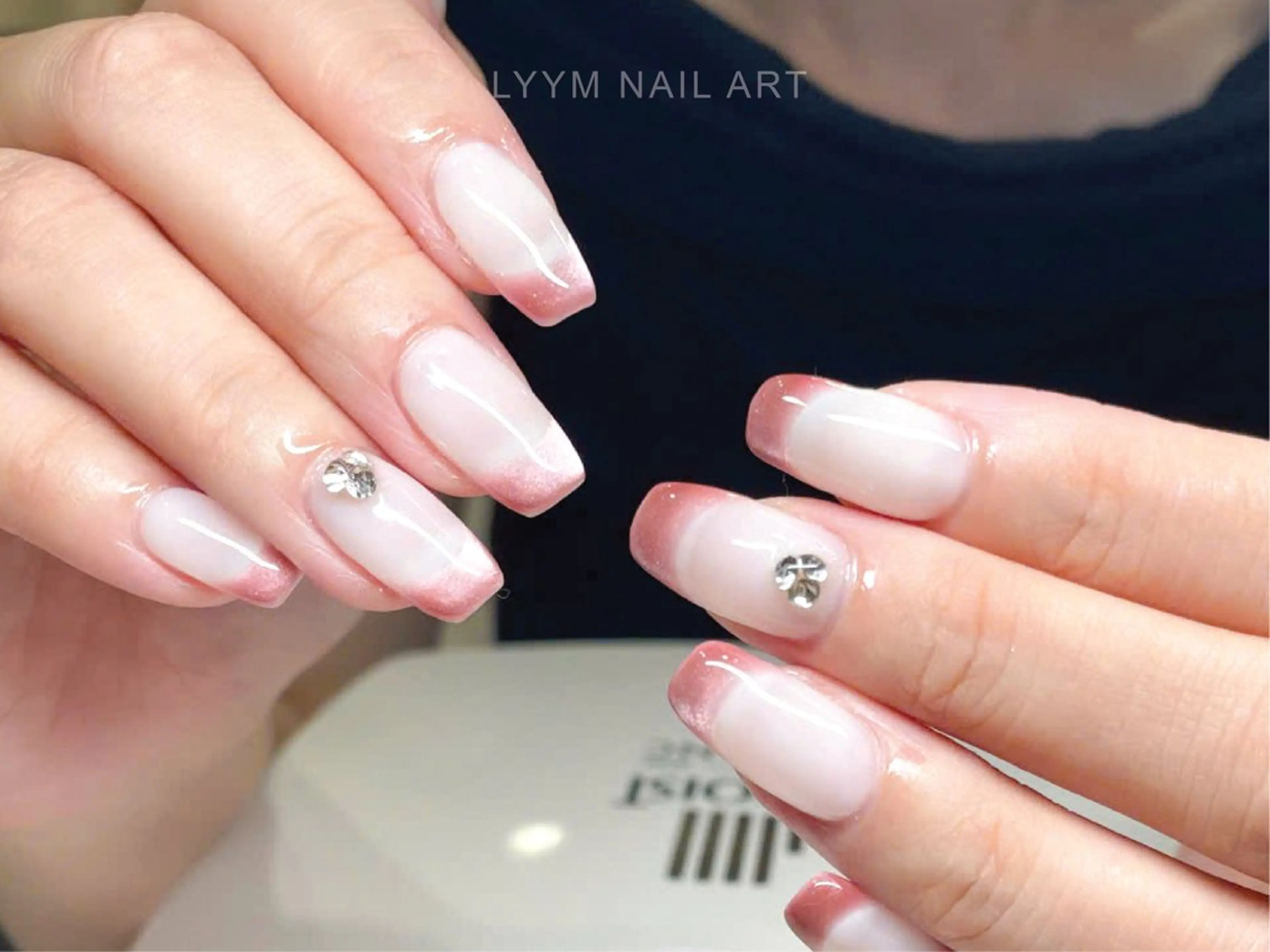 ネイル フレンチネイル 韓国ネイル オフィスネイル ピンク ストーンネイル LYYM Salonのネイルデザイン