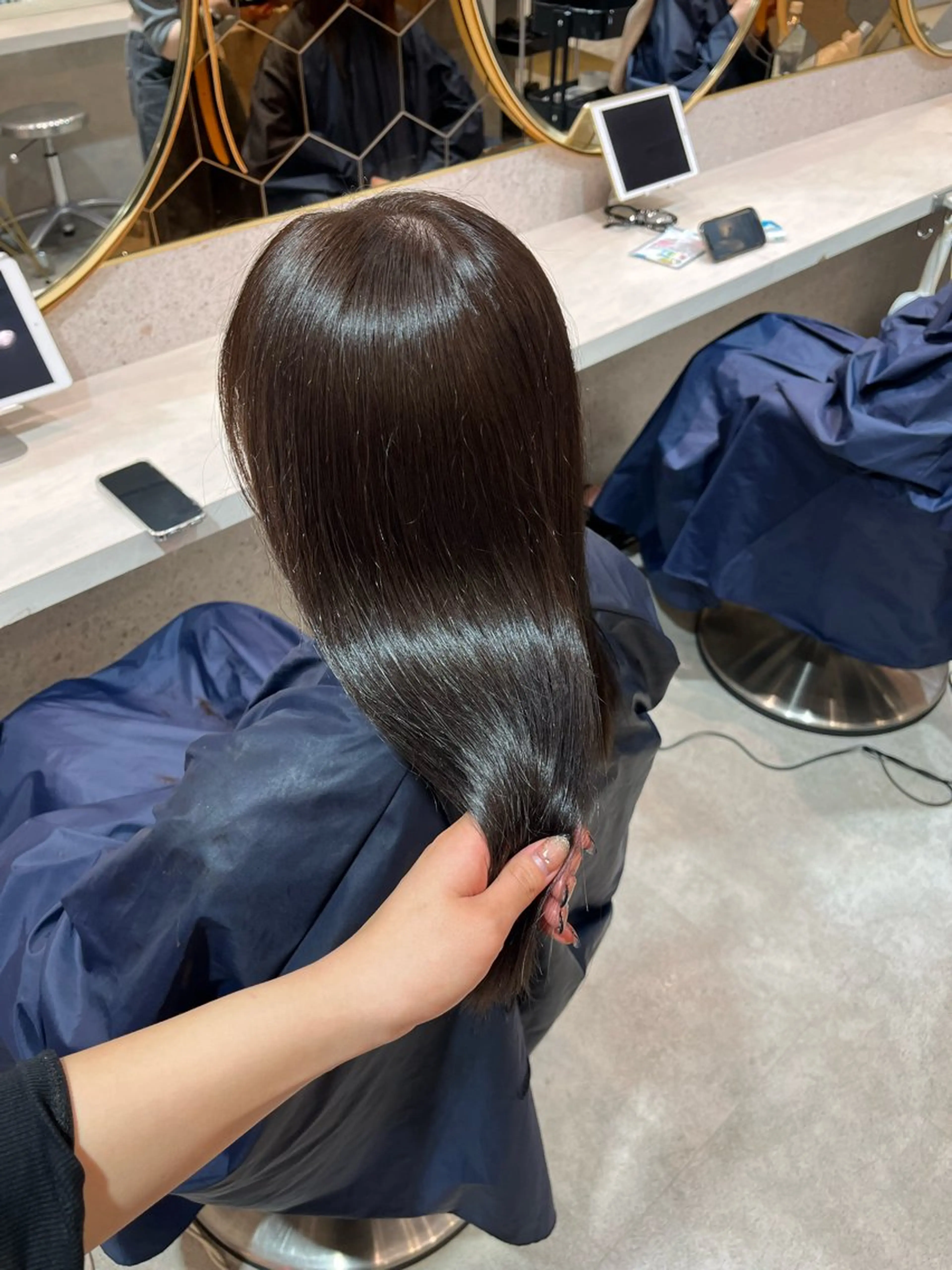 ミディアム カット ヘアカラー マアヤ/ハイトーン /ハイレイヤーのヘアスタイル