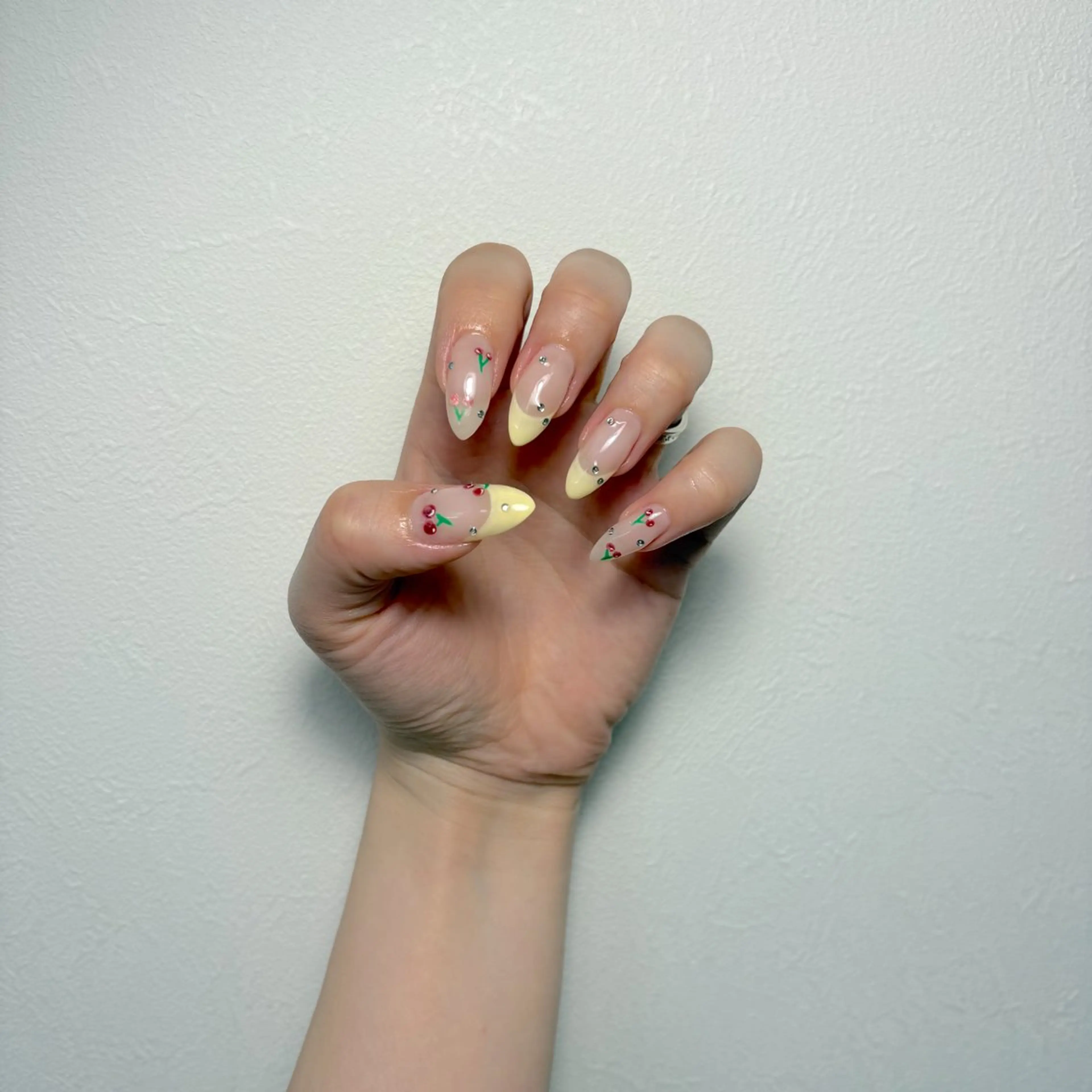 ネイル フレンチネイル オフィスネイル 黄色 ハンドネイル Nail Salon noiのネイルデザイン