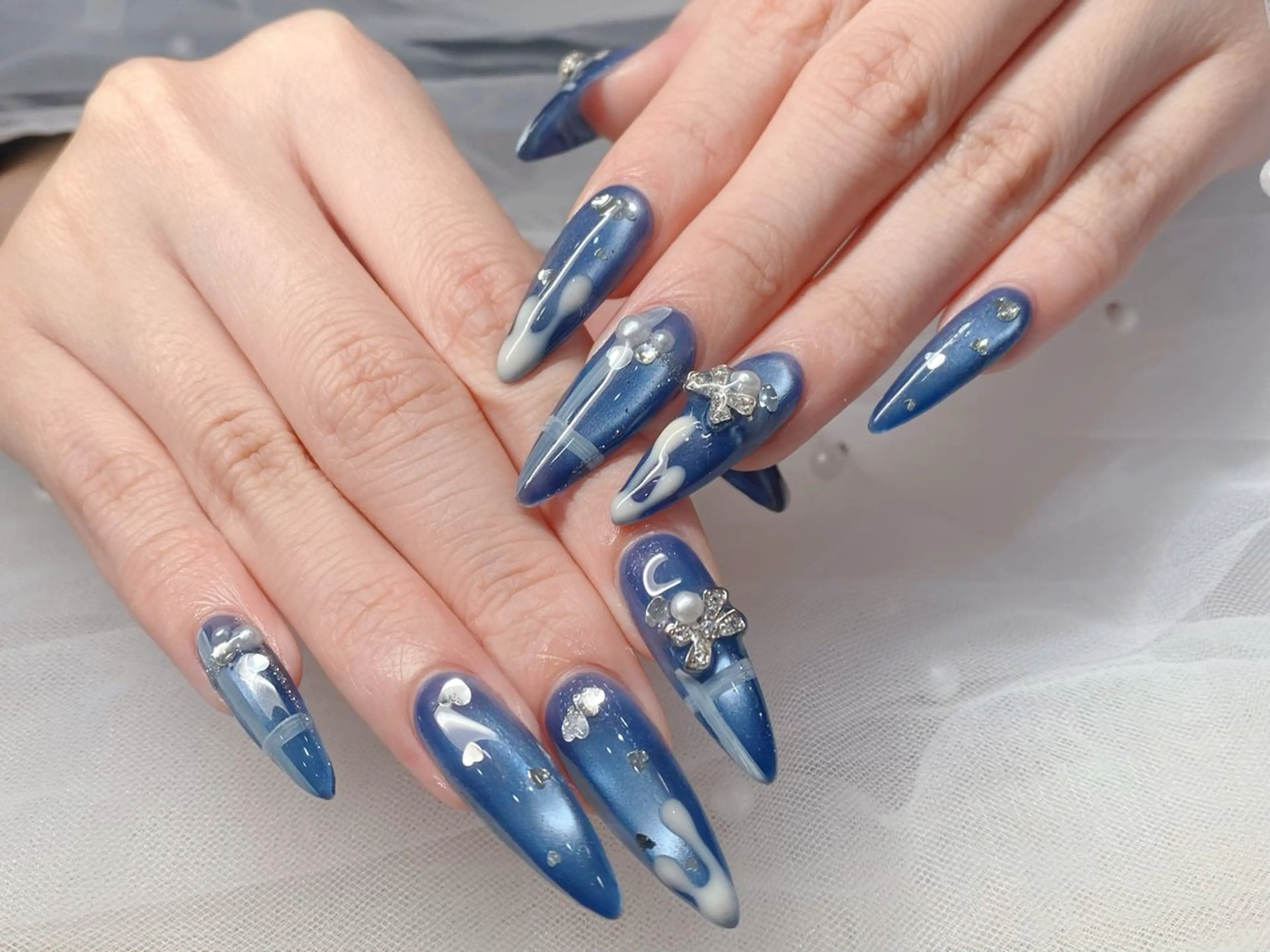 ネイル オーロラネイル ブルー チークネイル 長さ出し フットネイル ハンドネイル チップ長さ出し 専門店のネイルデザイン