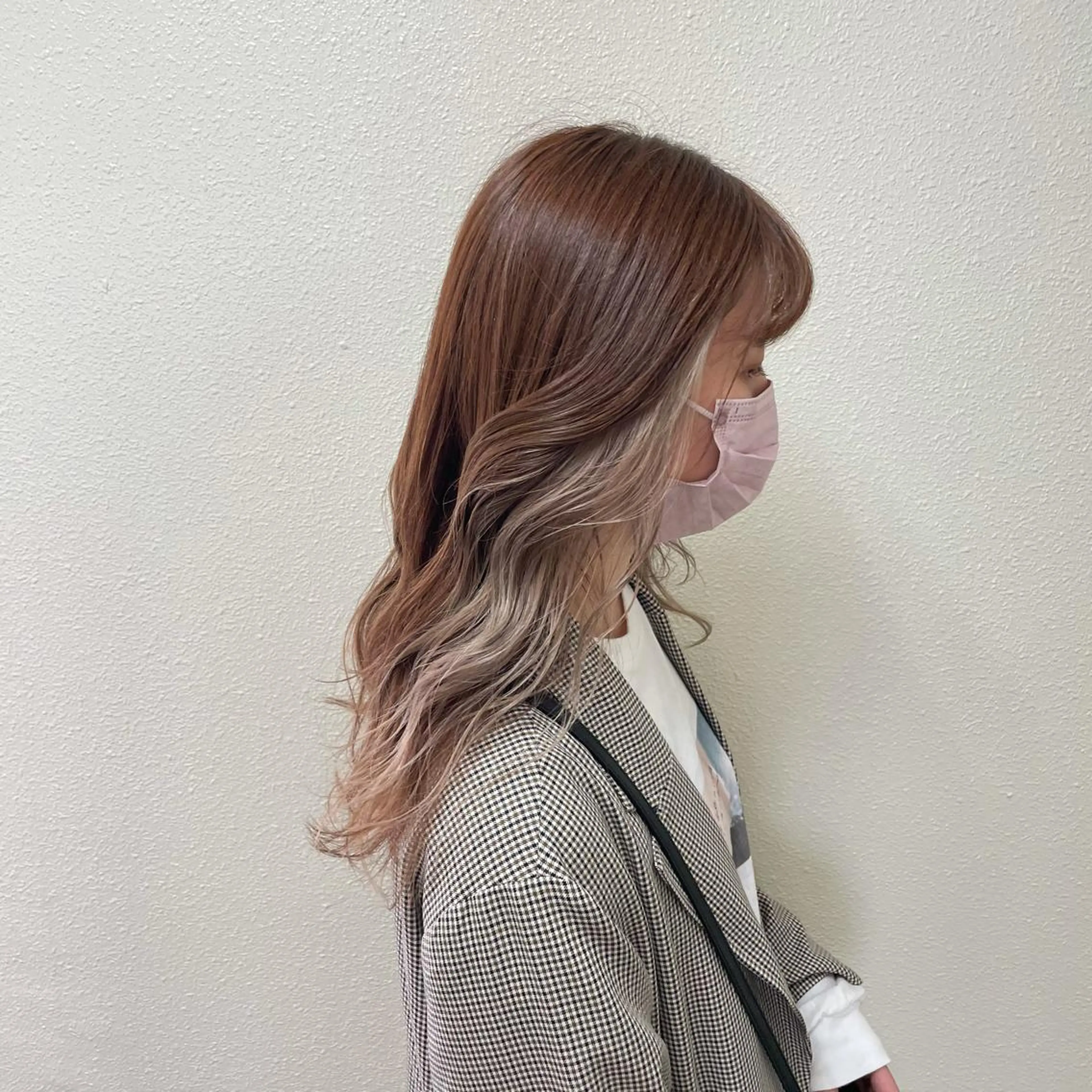 ミディアム カラー パーマ ヘアアレンジ メンズ キッズ ネイル マツエク・マツパ メンズブリーチ メンズハイライト メンズインナーカラー メンズ韓国風 ブリーチ 切りっぱなしヘアボブ ミディアムヘアRYOのヘアスタイル