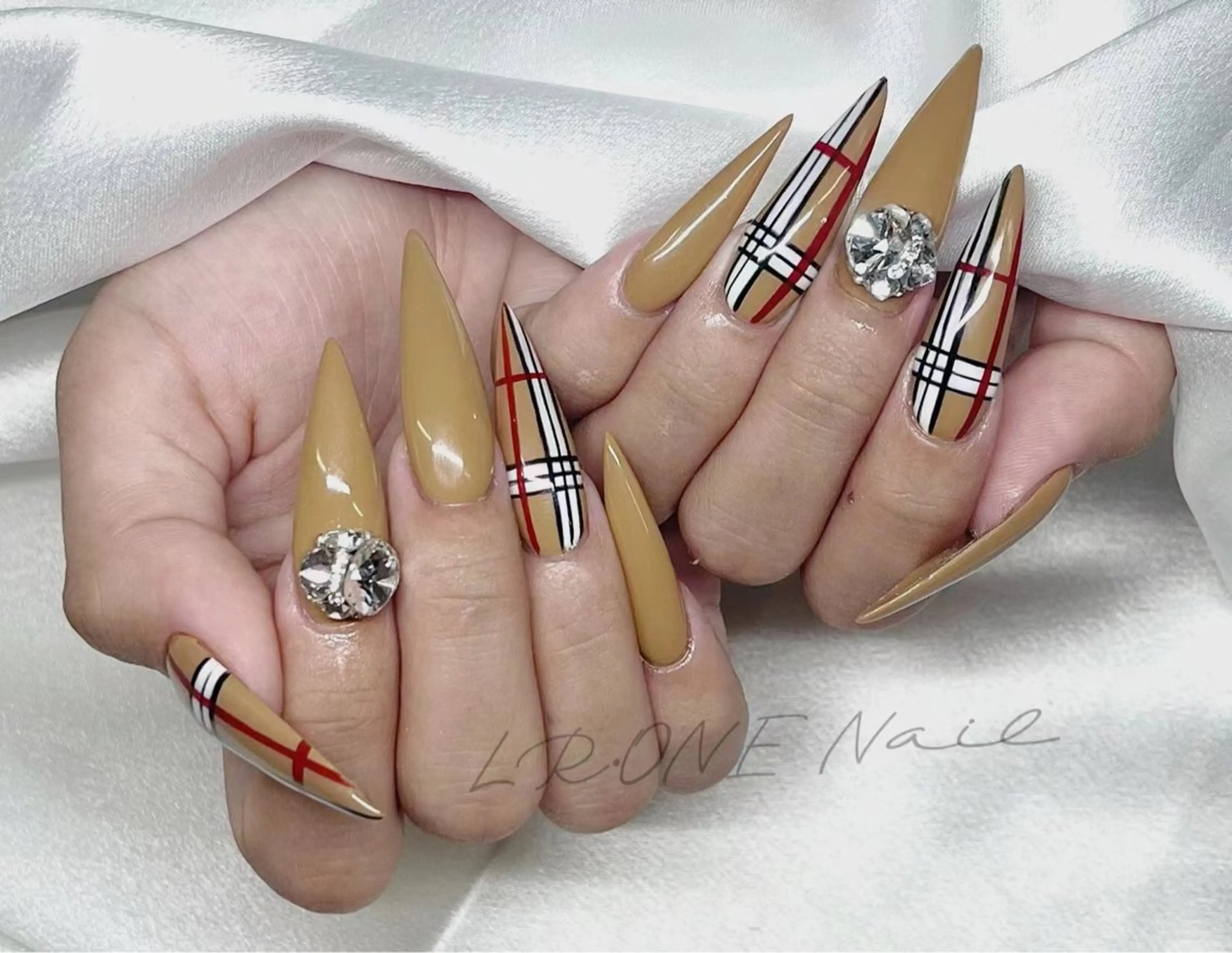 ネイル ハンドネイル LR.ONE ヨウのネイルデザイン