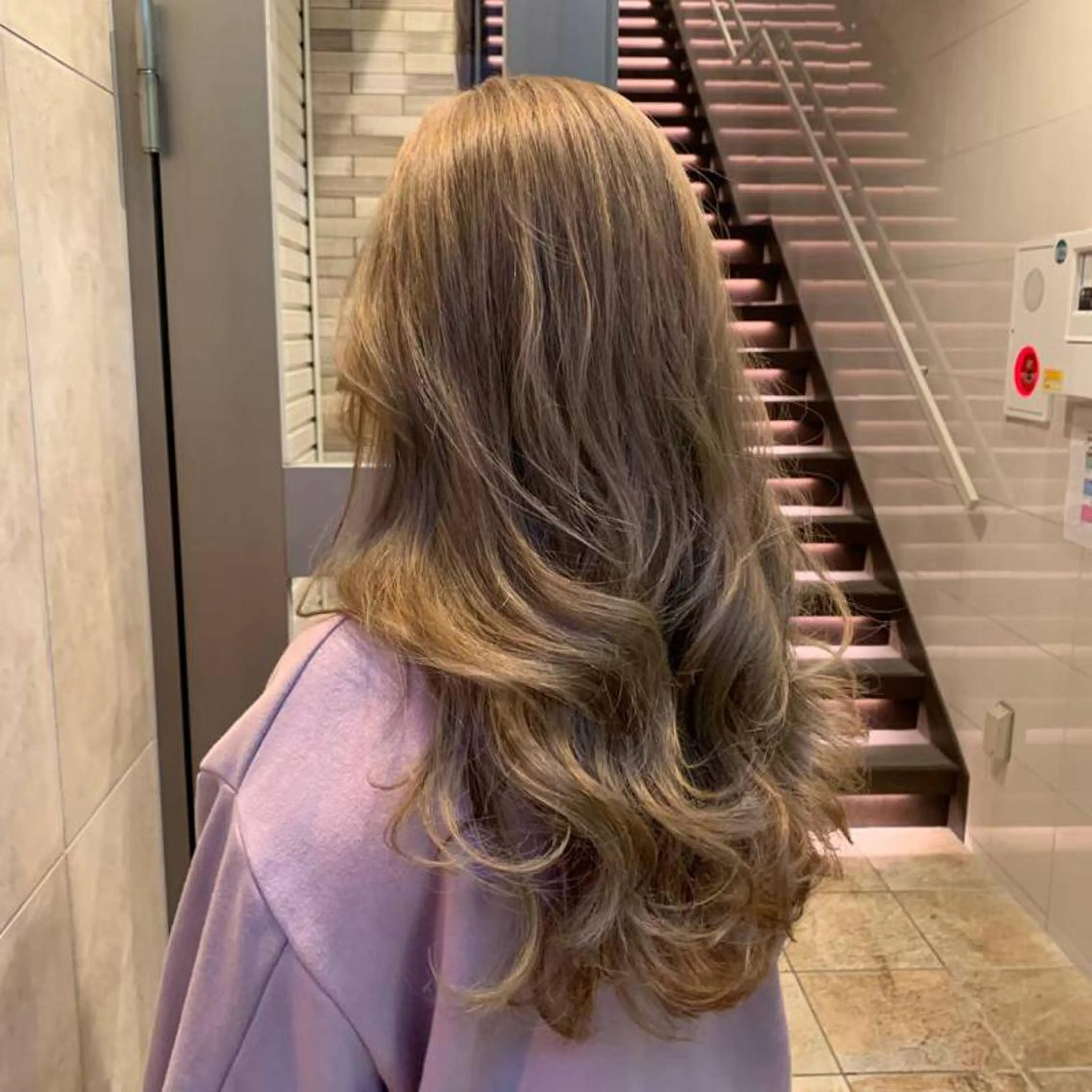 ロング カラー ヘアアレンジ アクアカラー ダブルカラー グラデーションカラー ハイライトカラー イルミナカラー Luana / 公式 / 大通のヘアスタイル