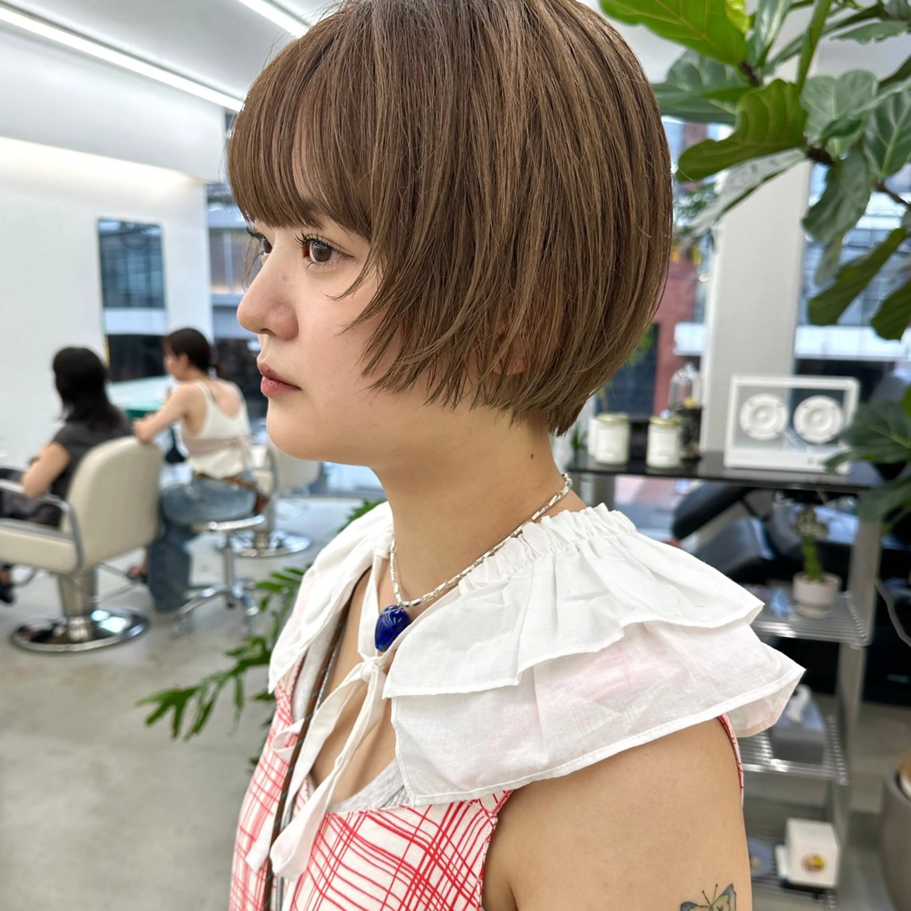 ショート カラー ショートボブ ベージュカラー ブリーチ ブラウンカラー ブラウンベージュ カット ヘアカラー トリートメント ボブ/レイヤー/ケア パーマ/リュウタのヘアスタイル