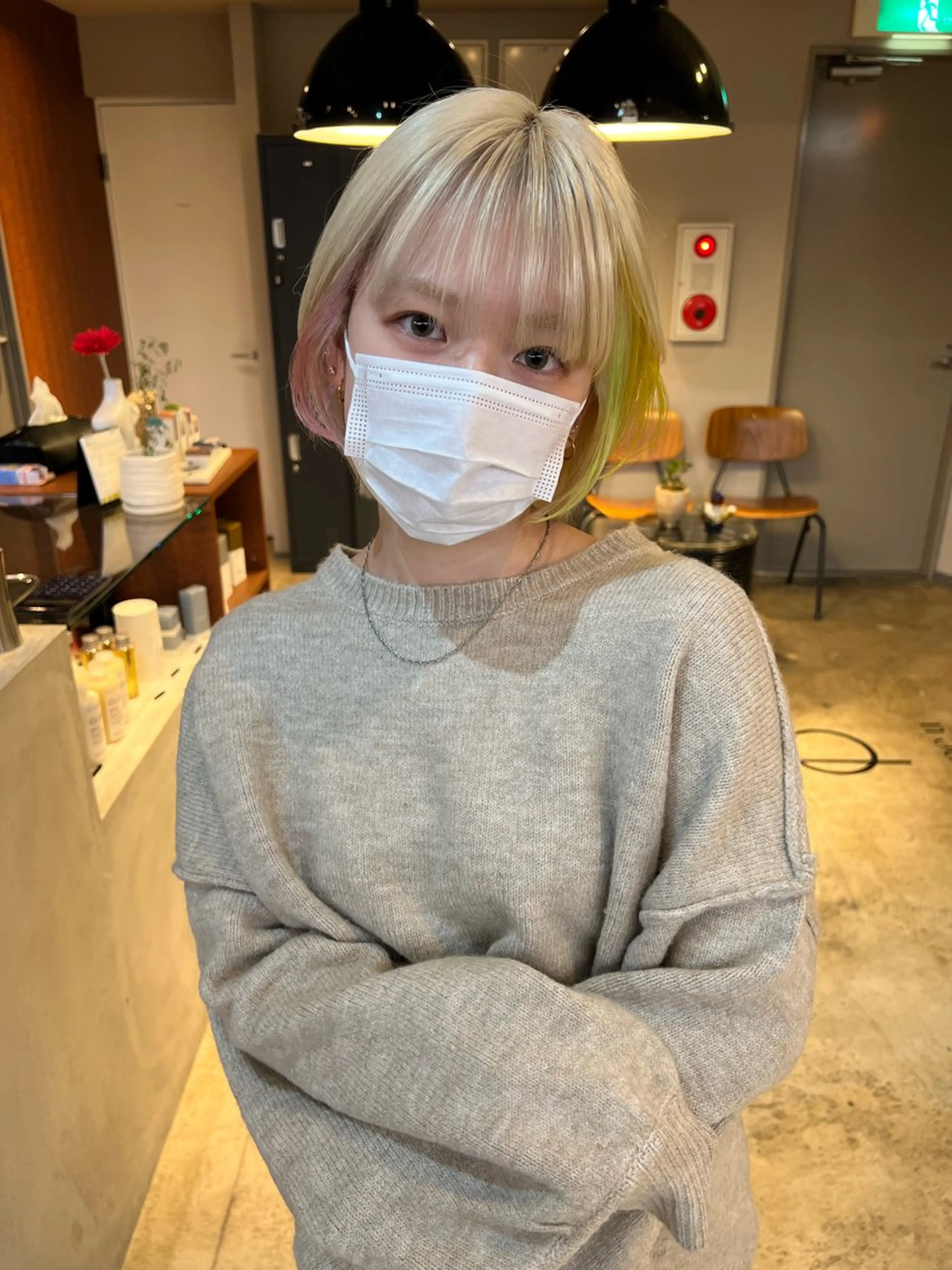 ショート カット ヘアカラー ミルクティーベージュ outaのヘアスタイル