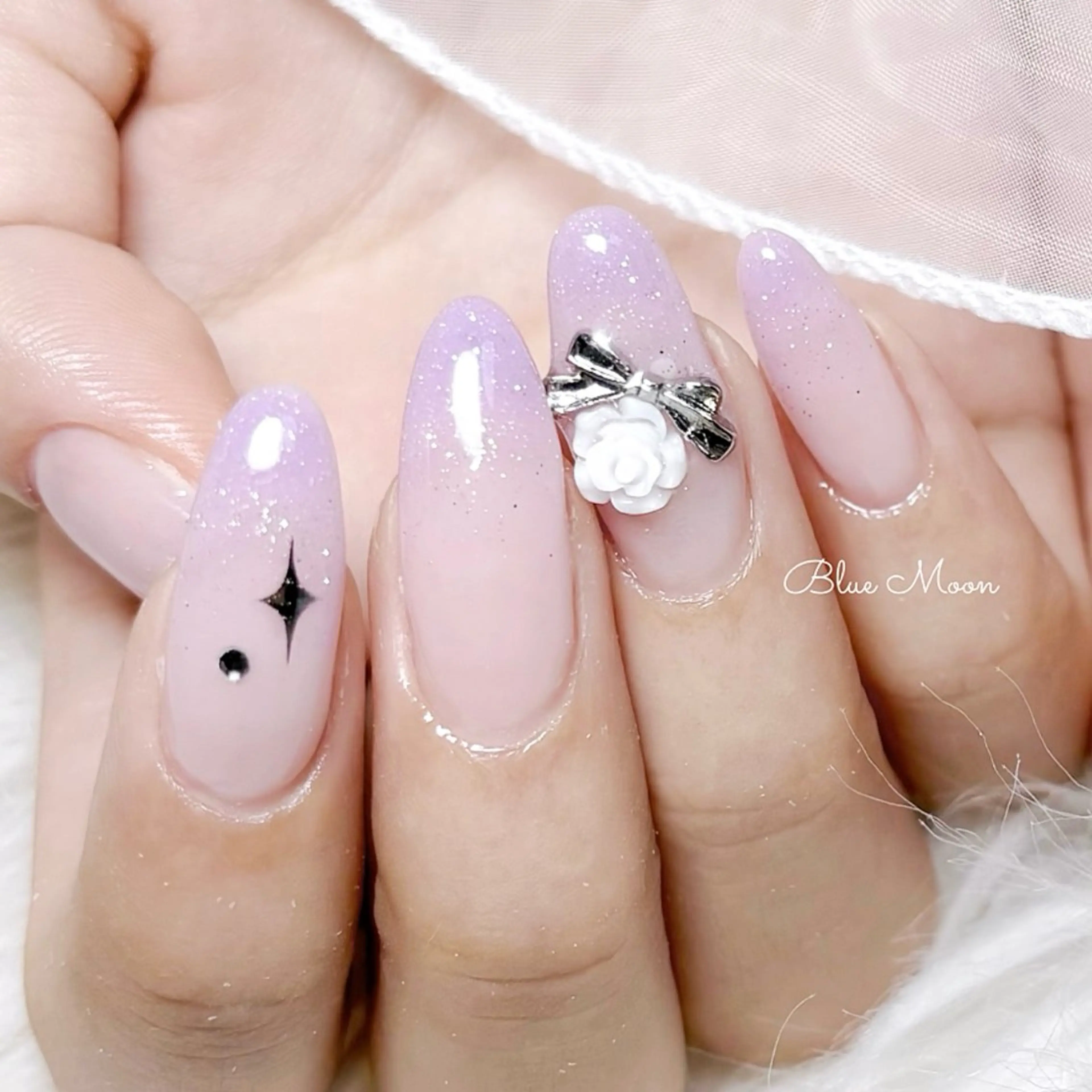 ネイル リボン ストーンネイル ハンドネイル ハンドケア nail salon Blue Moonのネイルデザイン