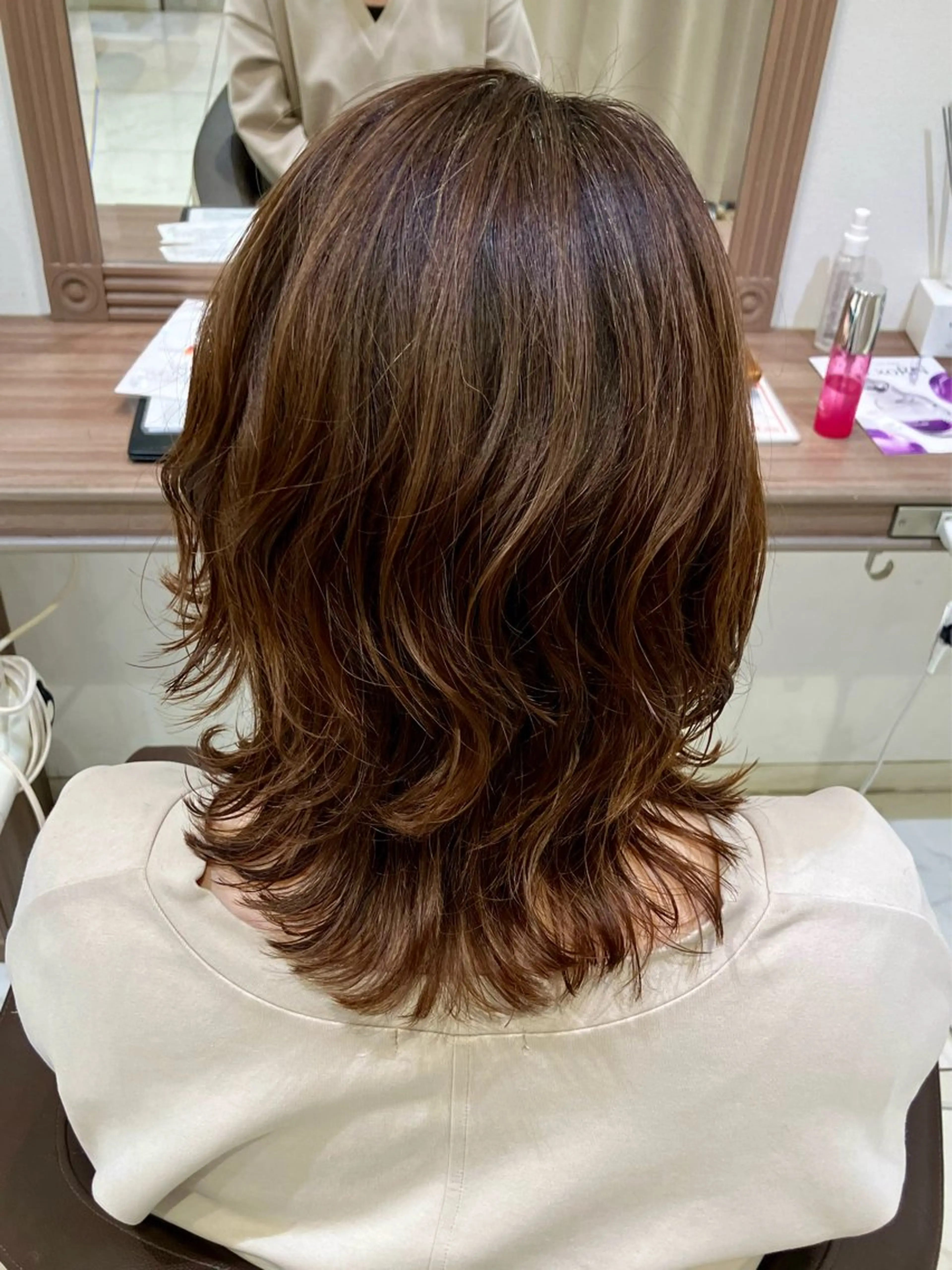 ミディアム ミディアムパーマ くびれヘア くびれレイヤー レイヤーカット ウルフカット 🧡Ash 新杉田🧡山本のヘアスタイル
