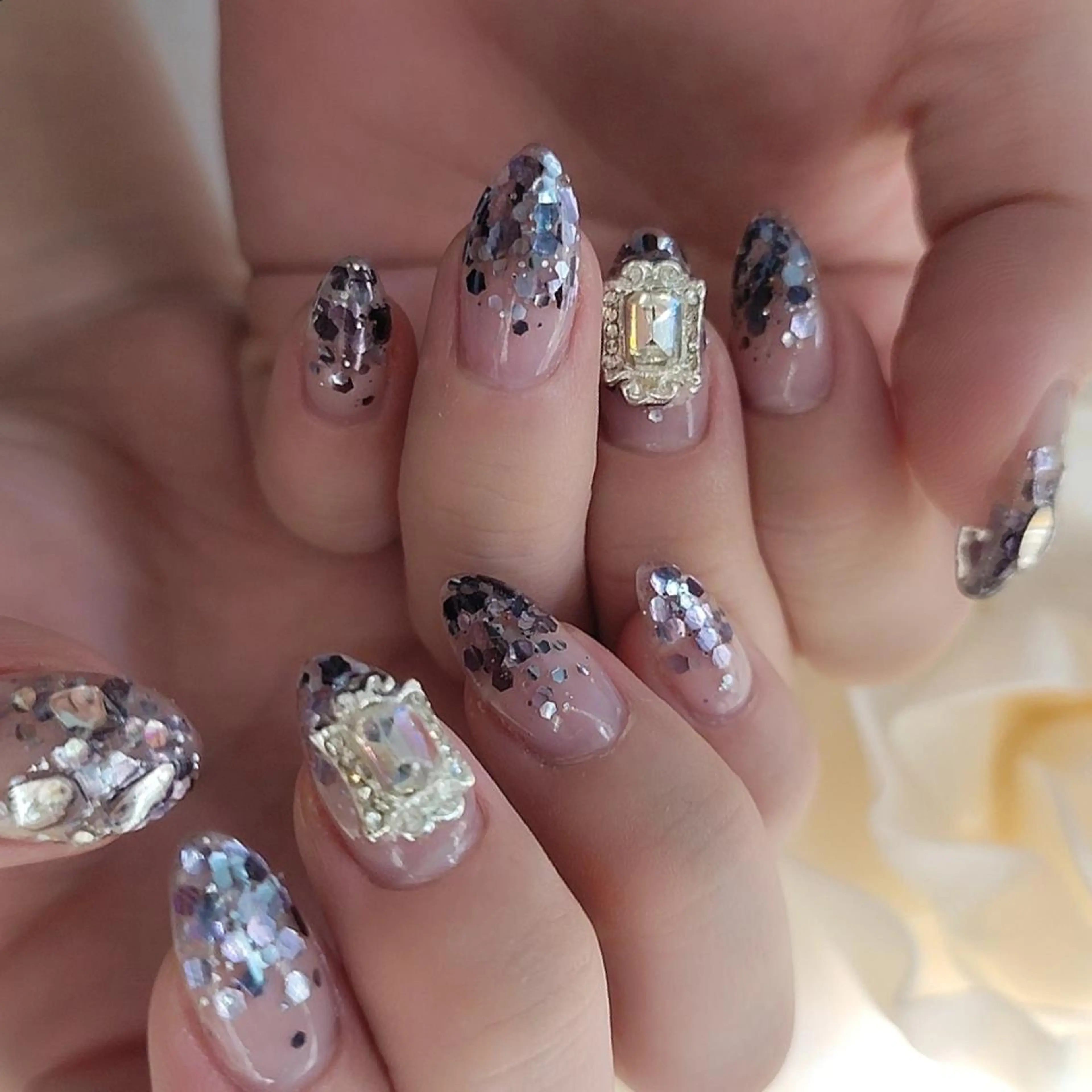 ネイル ハンドネイル RUNWAY 　　の眉毛・アイブロウイメージ