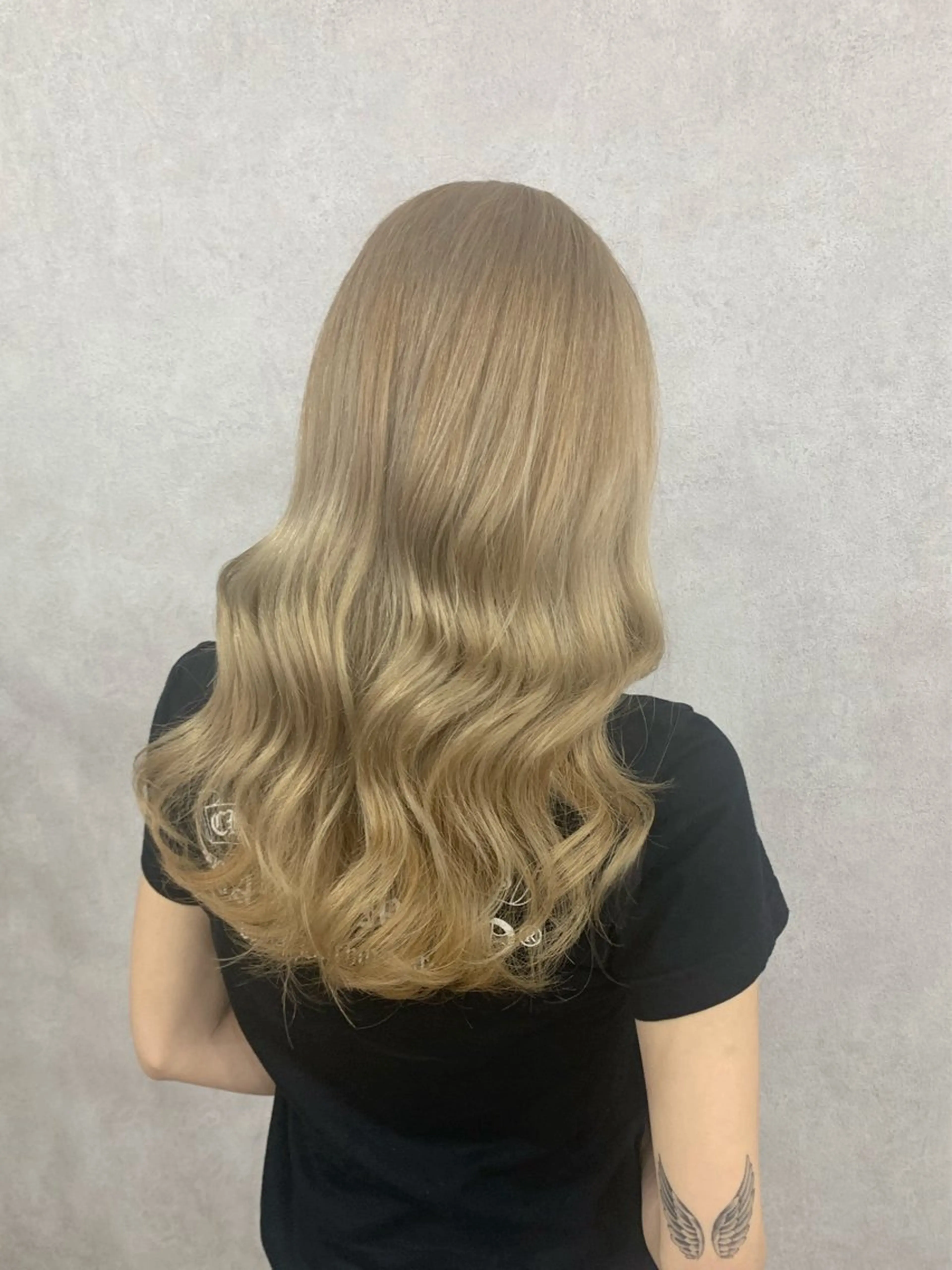 ロング カラー ハイトーン・ブリーチ ムラ修正 八須 錬のヘアスタイル