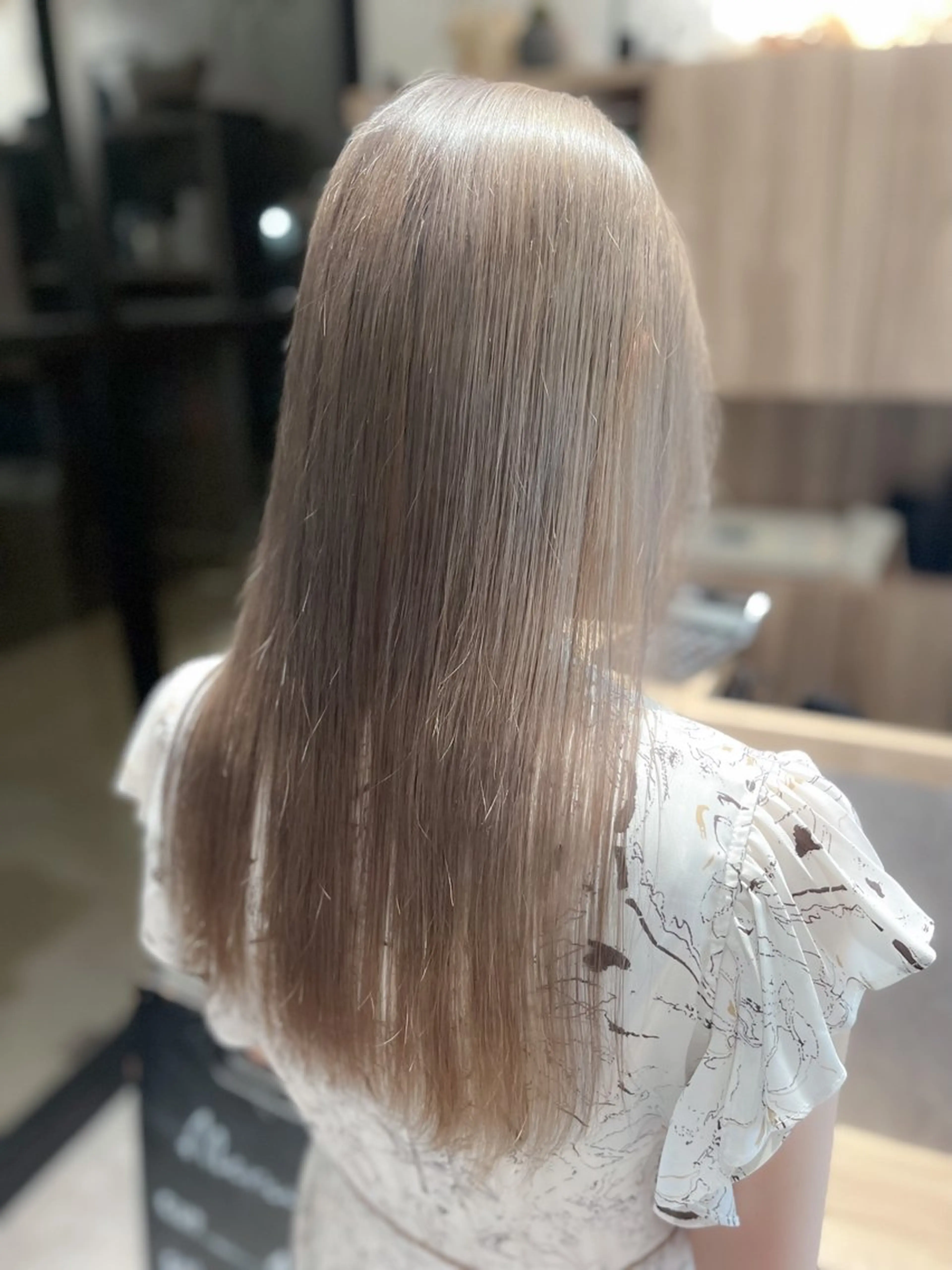 ロング カラー グレージュ ミルクティーグレージュ ASAMI /MaisonINEのヘアスタイル