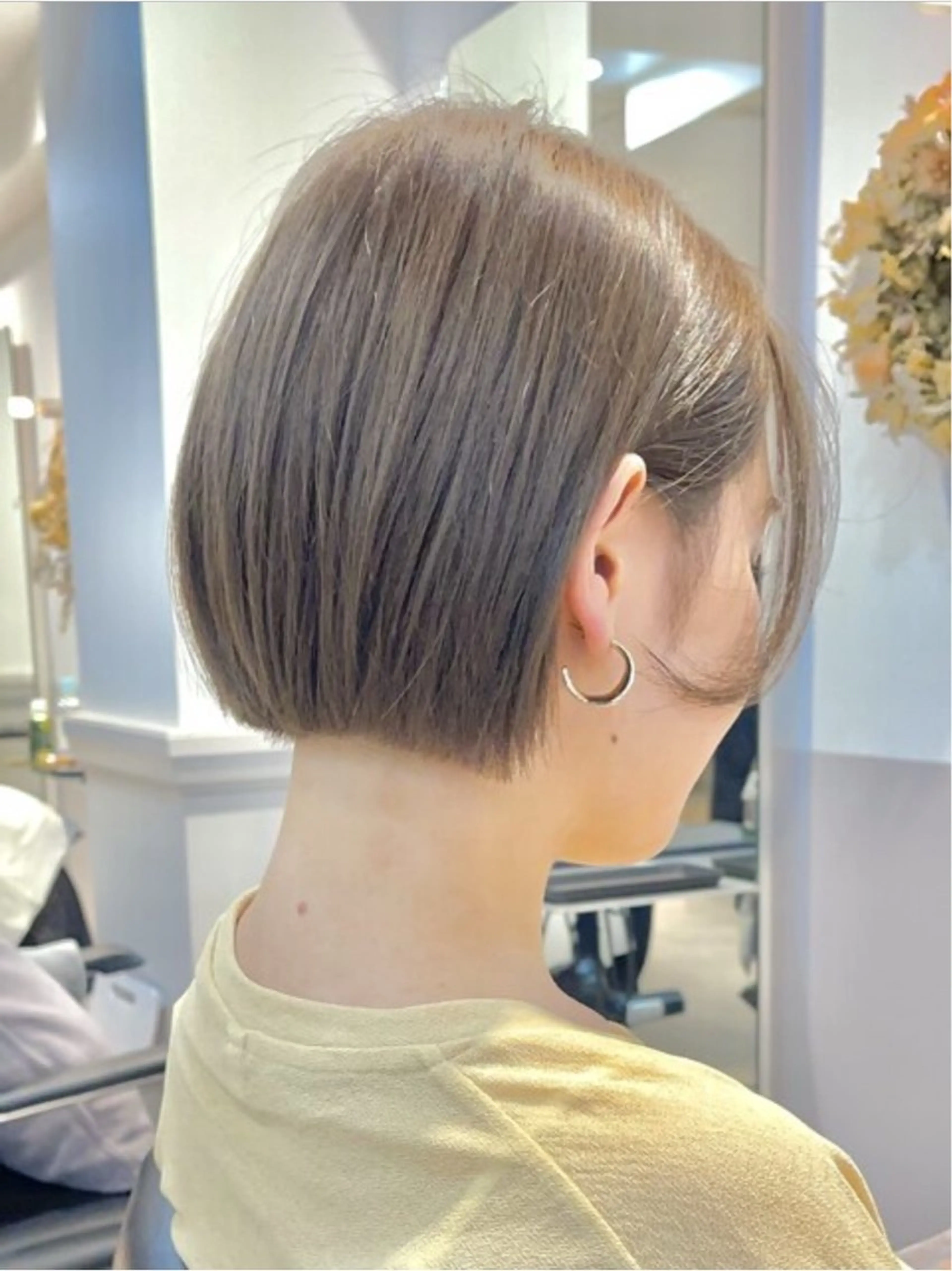 ショート 前下がりボブ ショートボブ ハンサムショート アッシュ アッシュグレー 🎀クロスパーマ／ ボブ🎀MOMONAのヘアスタイル