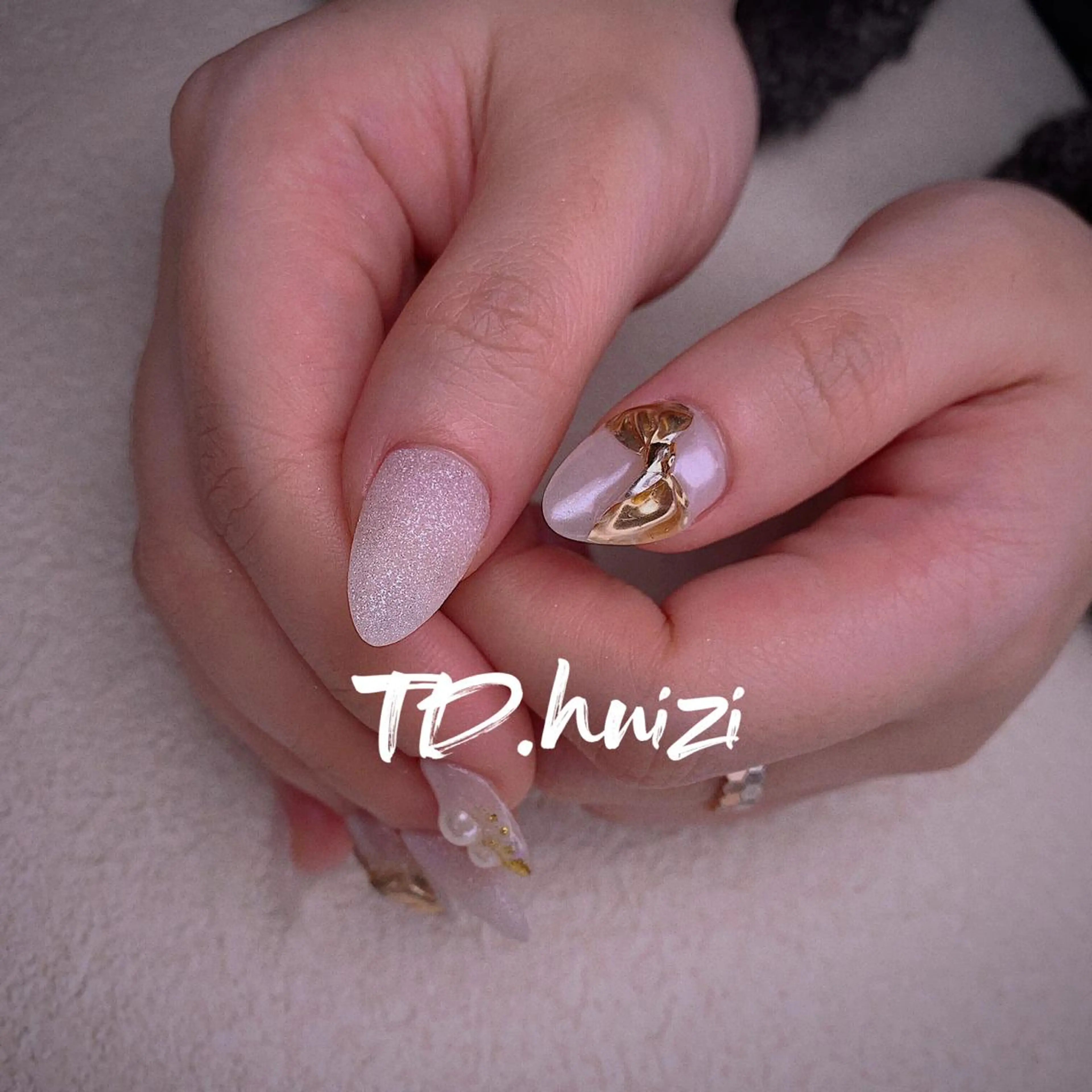 ミディアム めぐみのネイルサロン スタッフ練習のネイルデザイン