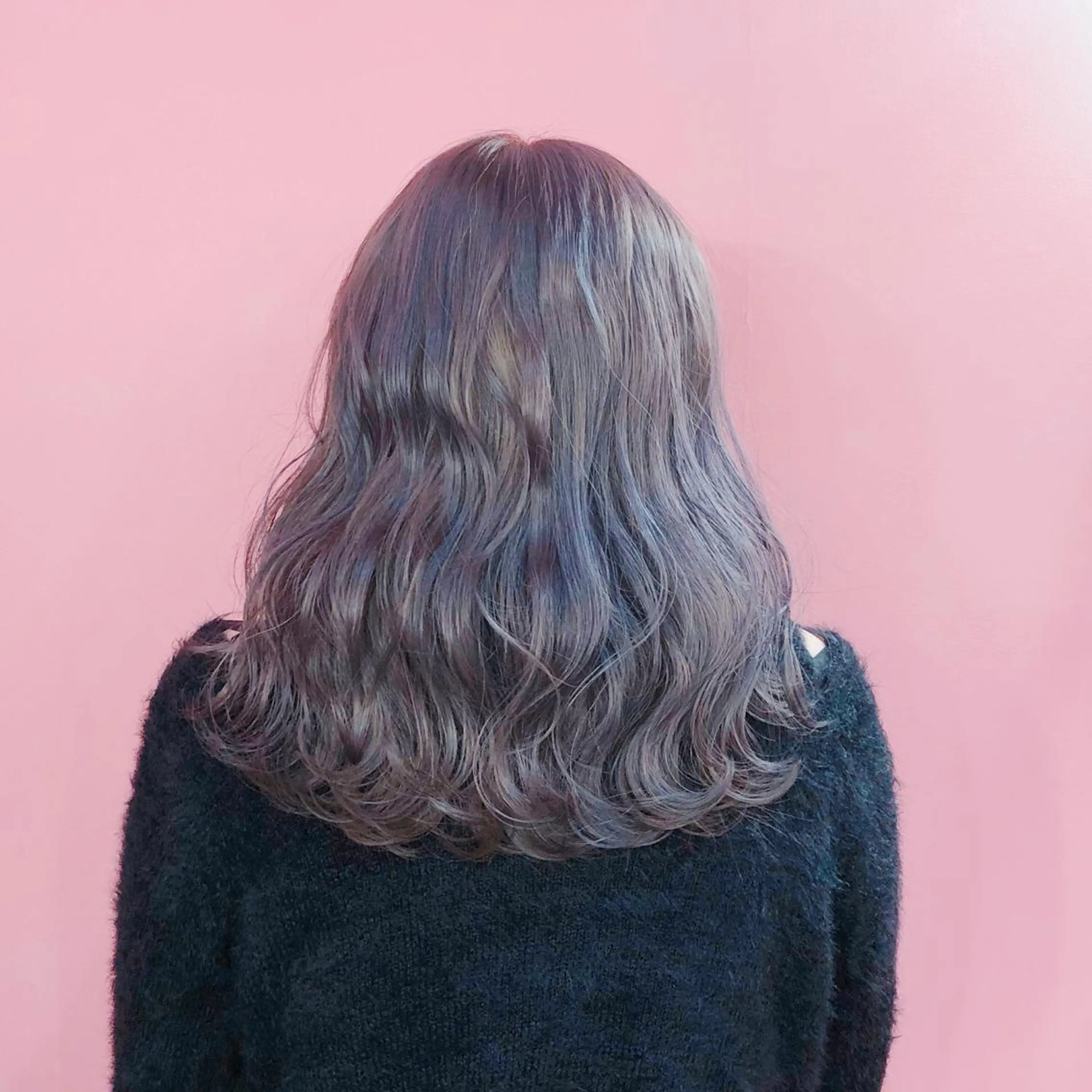 ミディアム カラー ブリーチ グレージュ ラベンダーカラー ラベンダーグレージュ ラベンダーグレー 櫻井 愛弓のヘアスタイル