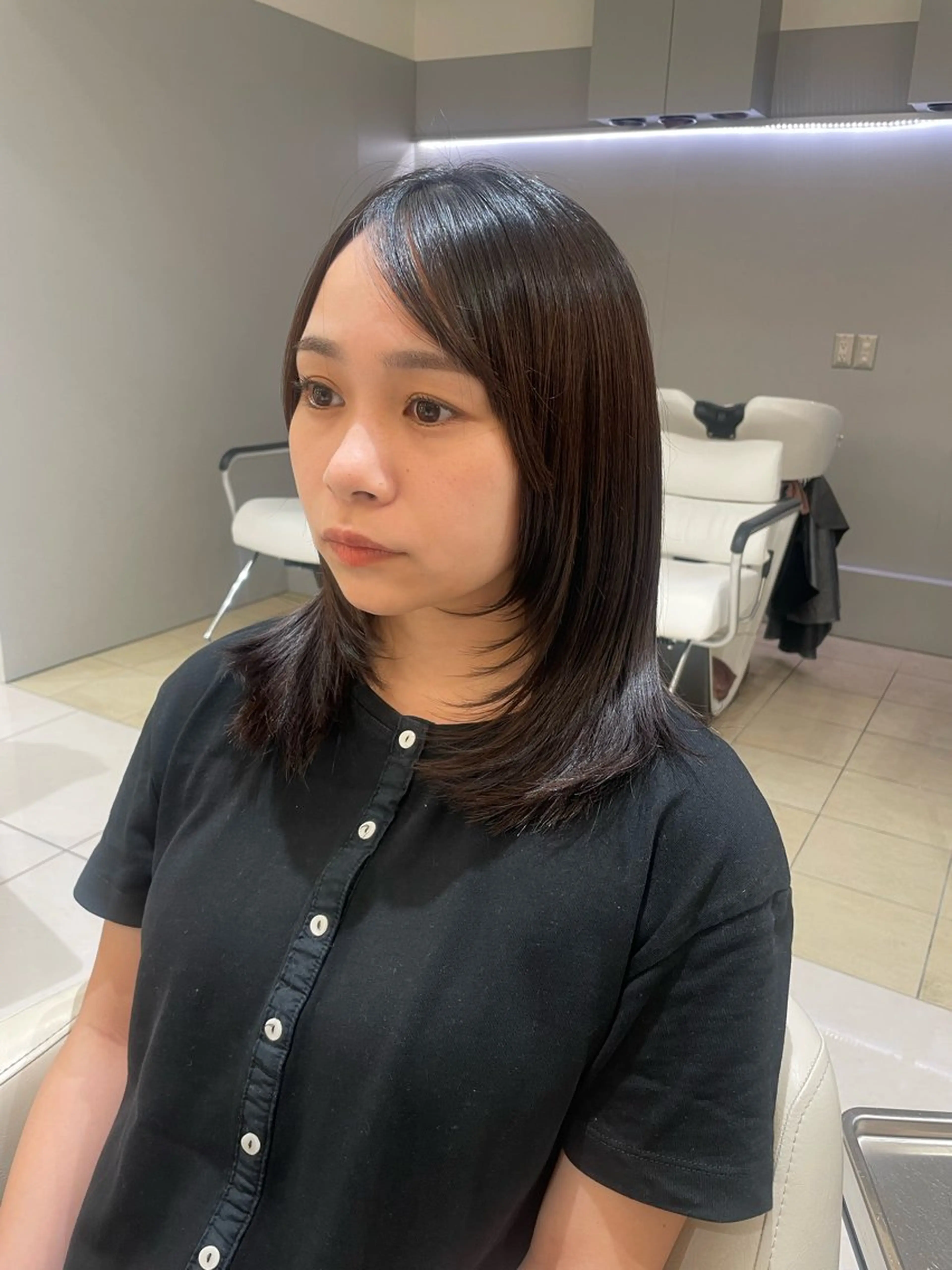 ミディアム MIFA レイヤー／パーマのヘアスタイル