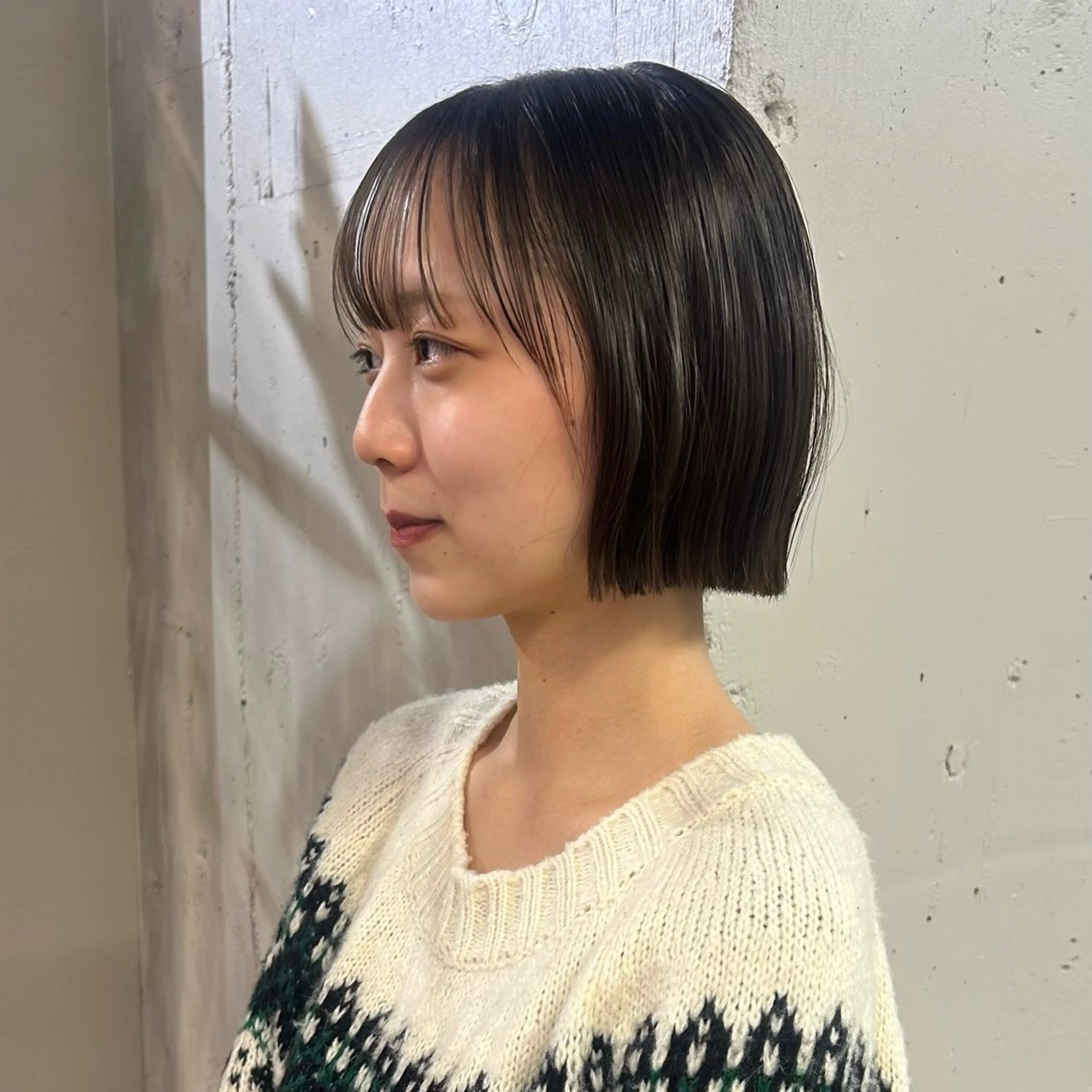 ショート 小顔に見えるボブ 透明感カラー🪽のヘアスタイル