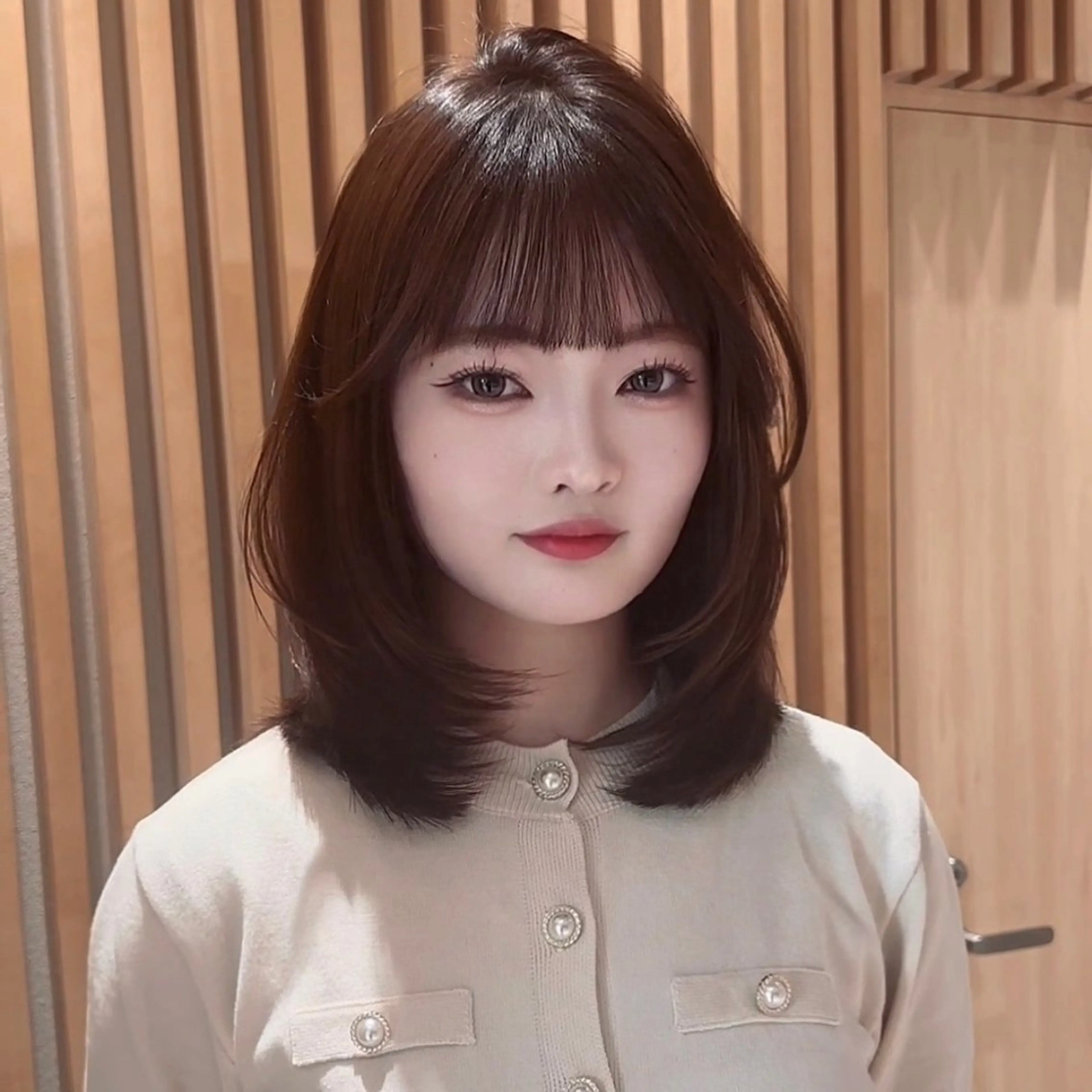 ミディアム カラー 岡田洸太|似合わせ× モテ髪×美髪提案🤎のヘアスタイル