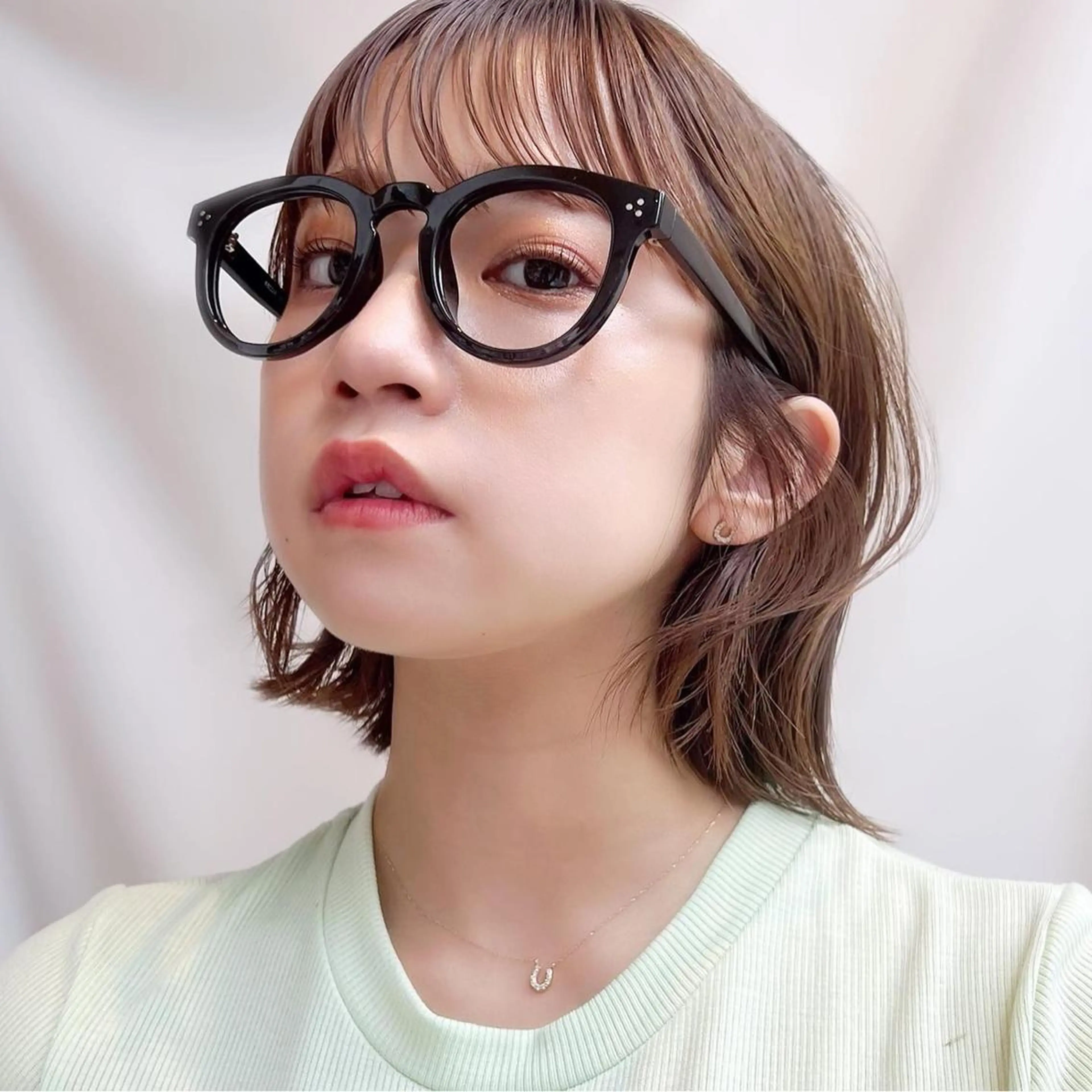 ミディアム カラー 切りっぱなしボブ ブリーチ グレージュ イルミナカラー インナーカラー カット ヘアカラー トリートメント レイヤー専門家 ダブルカラー修のヘアスタイル