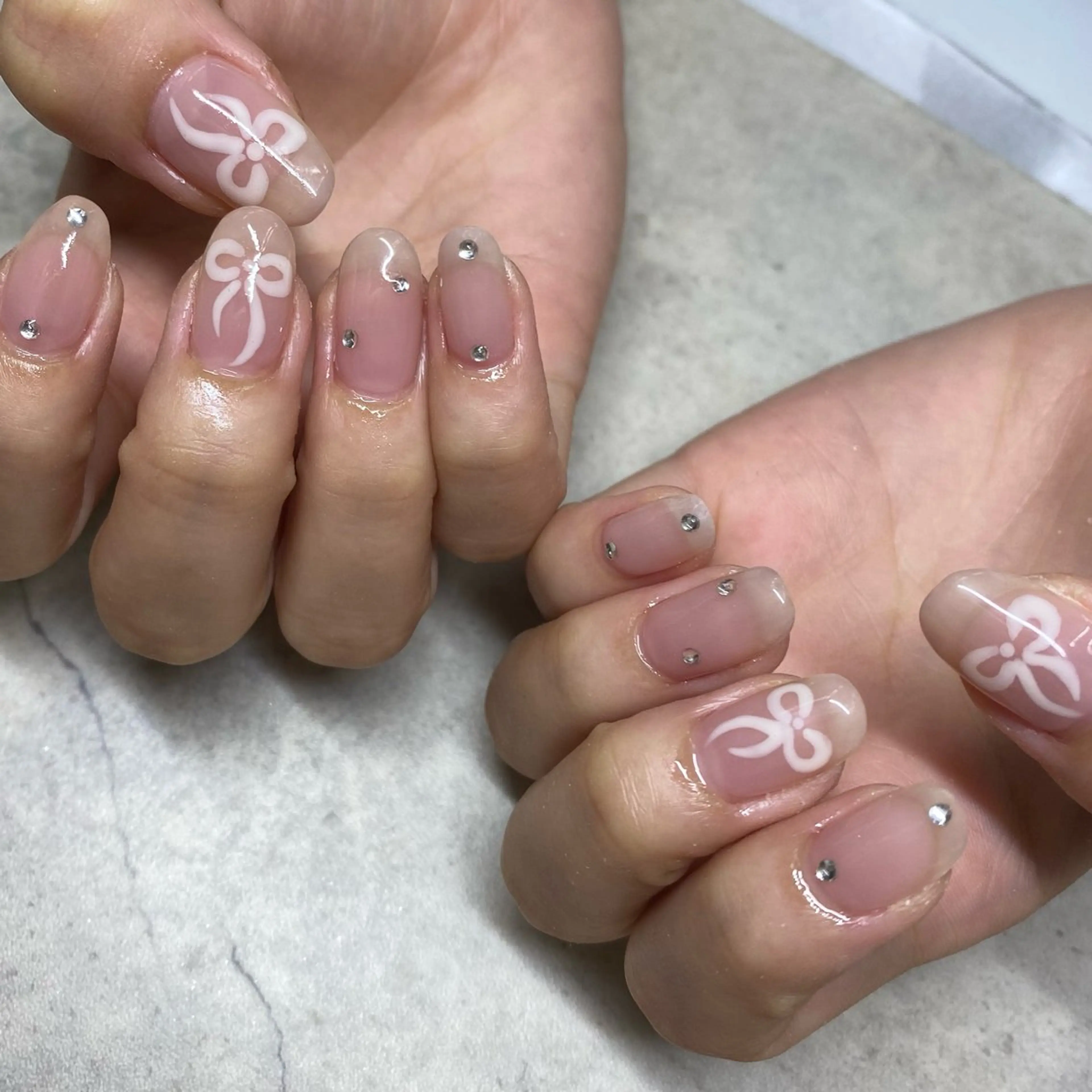 ネイル リボン ハンドネイル ハンドケア RaLa（ネイル&アイラッシュ）所属・🫧RaLa ⭐︎AYAKA🫧のネイルデザイン