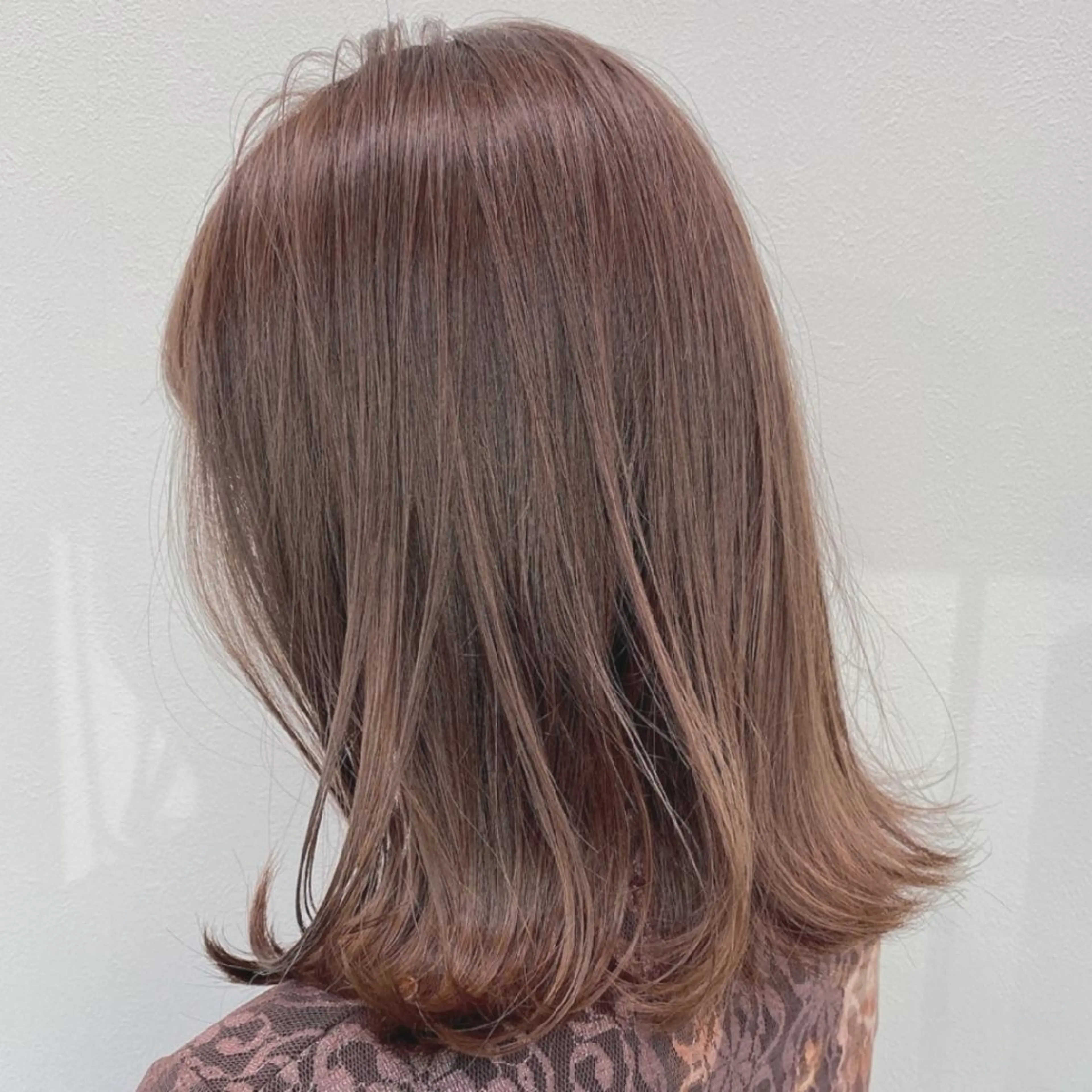 セミロング カラー 🤍💕ブリーチカラ ーAyaka💕🤍のヘアスタイル