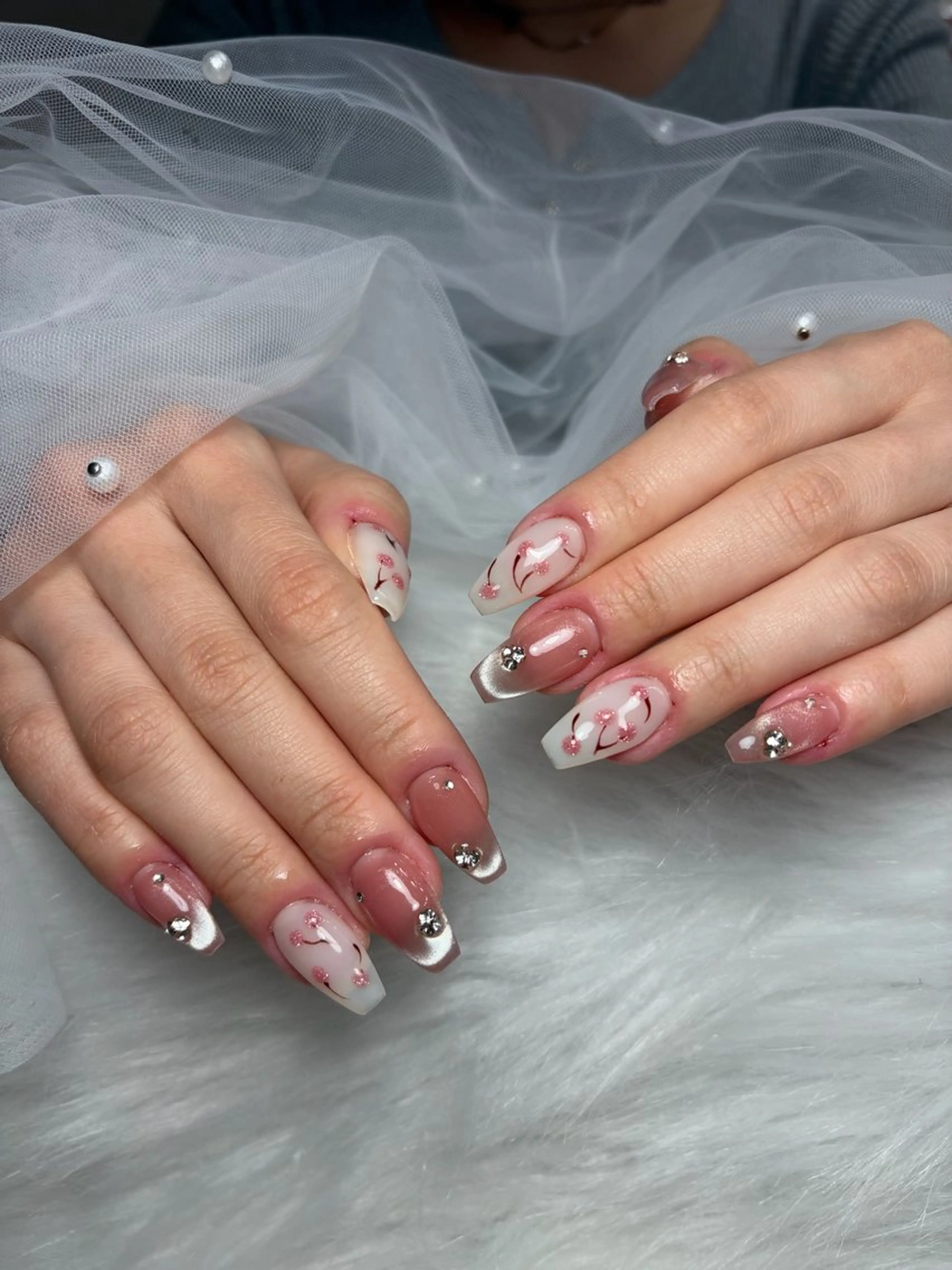 ネイル アートネイル 長さ出し ジェルネイル 韓国ネイル マグネットネイル ハンドネイル Cloudy Chan Nailのネイルデザイン