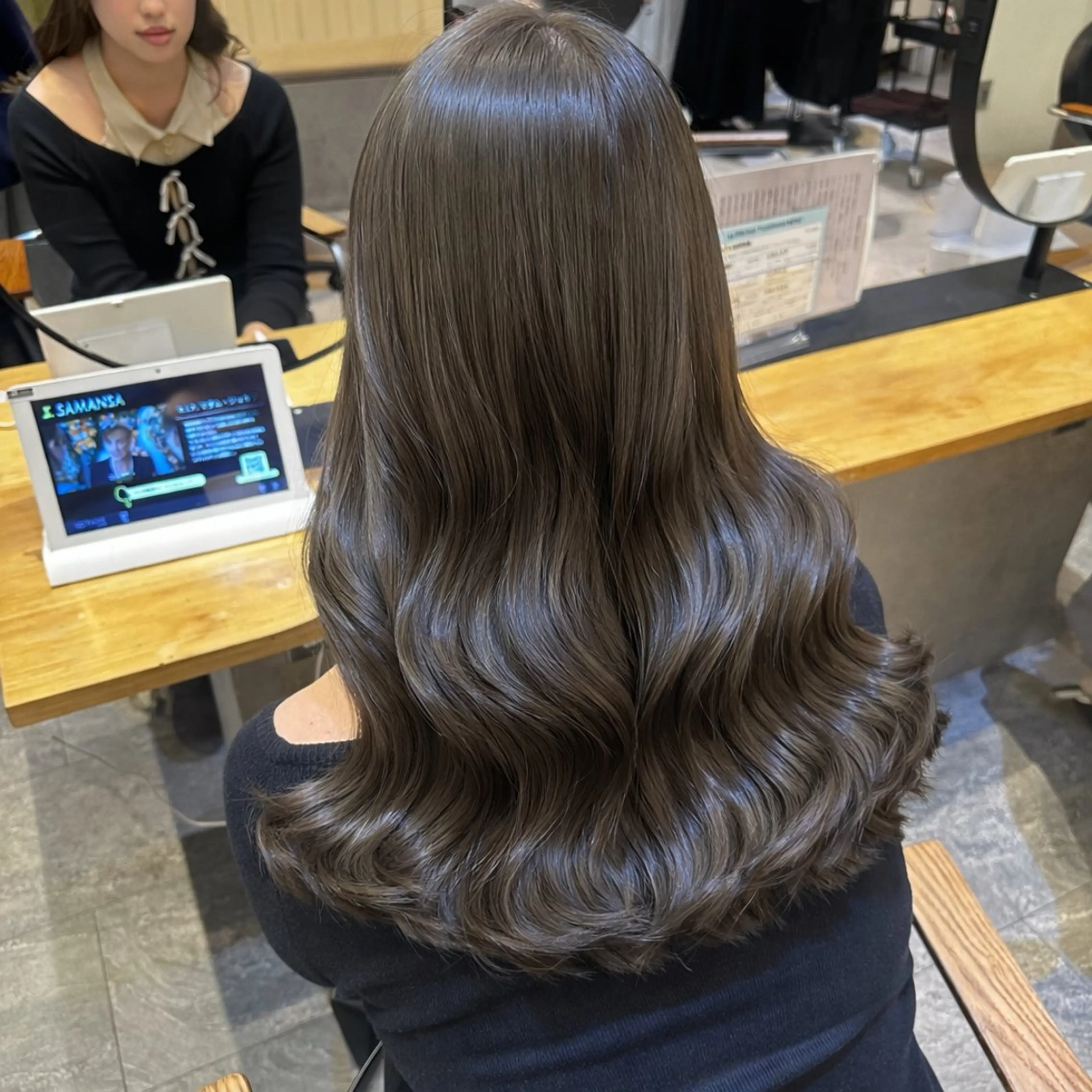 ロング カラー アッシュ アッシュブラウン ブリーチ ブラウンカラー ブリーチなしカラー カット ヘアカラー ✨本格的韓国スタイル 特化✨ﾊﾙｶ✨️のヘアスタイル