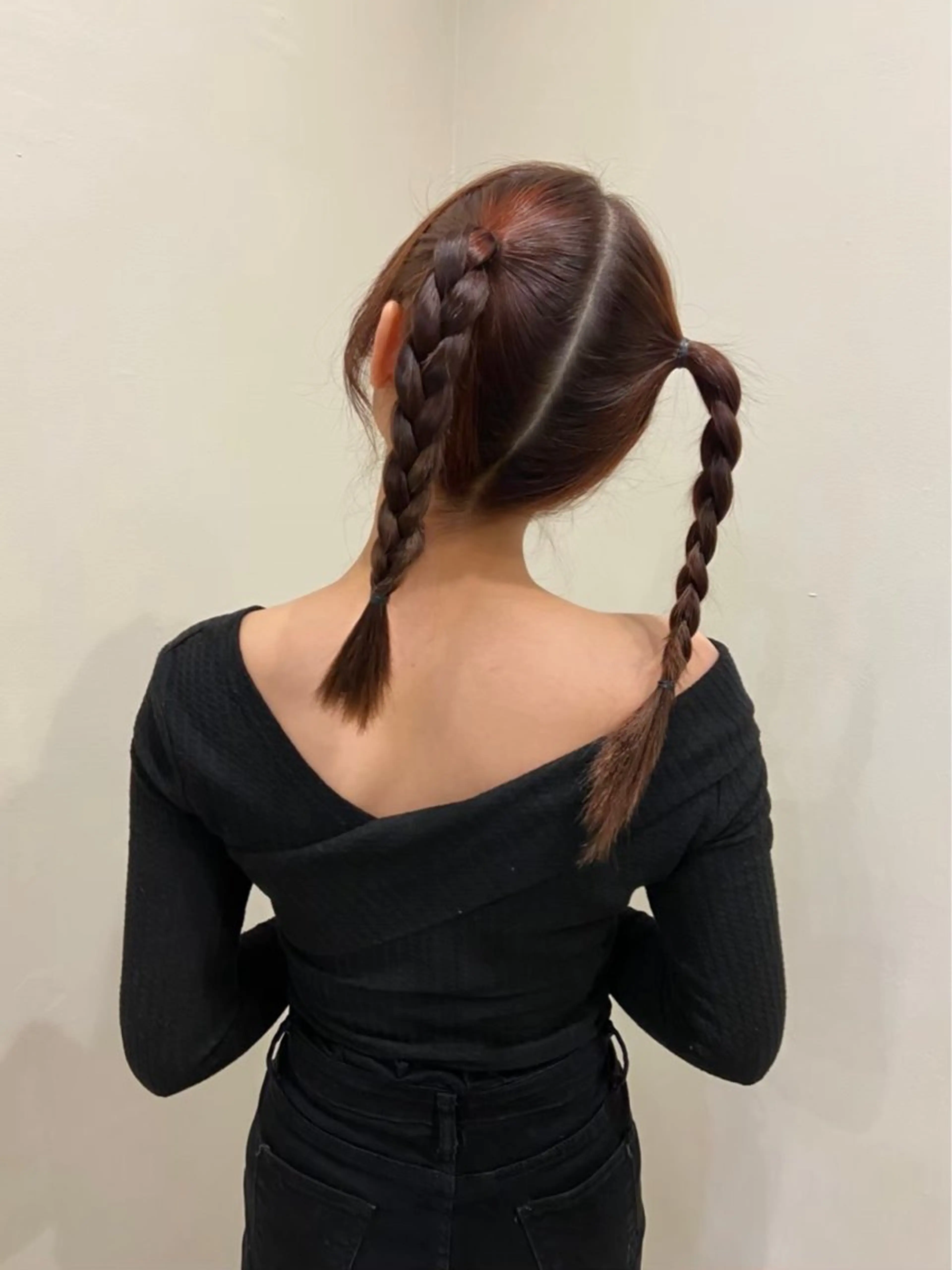 セミロング ヘアアレンジ ツインテール 三つ編み ヘアセット ワタナベ リリコのヘアスタイル