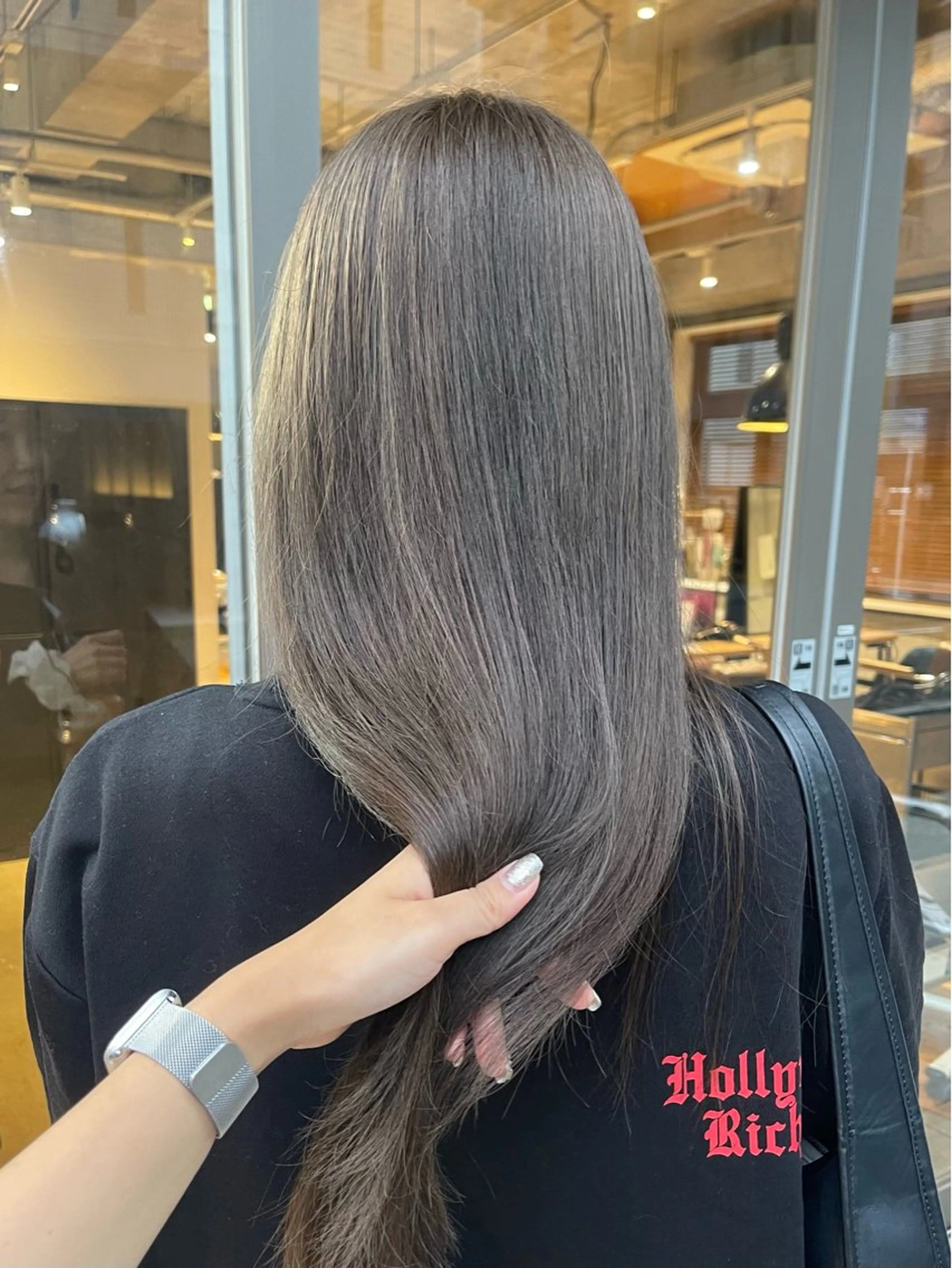 ロング カラー ヘアカラー トリートメント 🫧うる艶レイヤー /グレージュ🪐リサのヘアスタイル